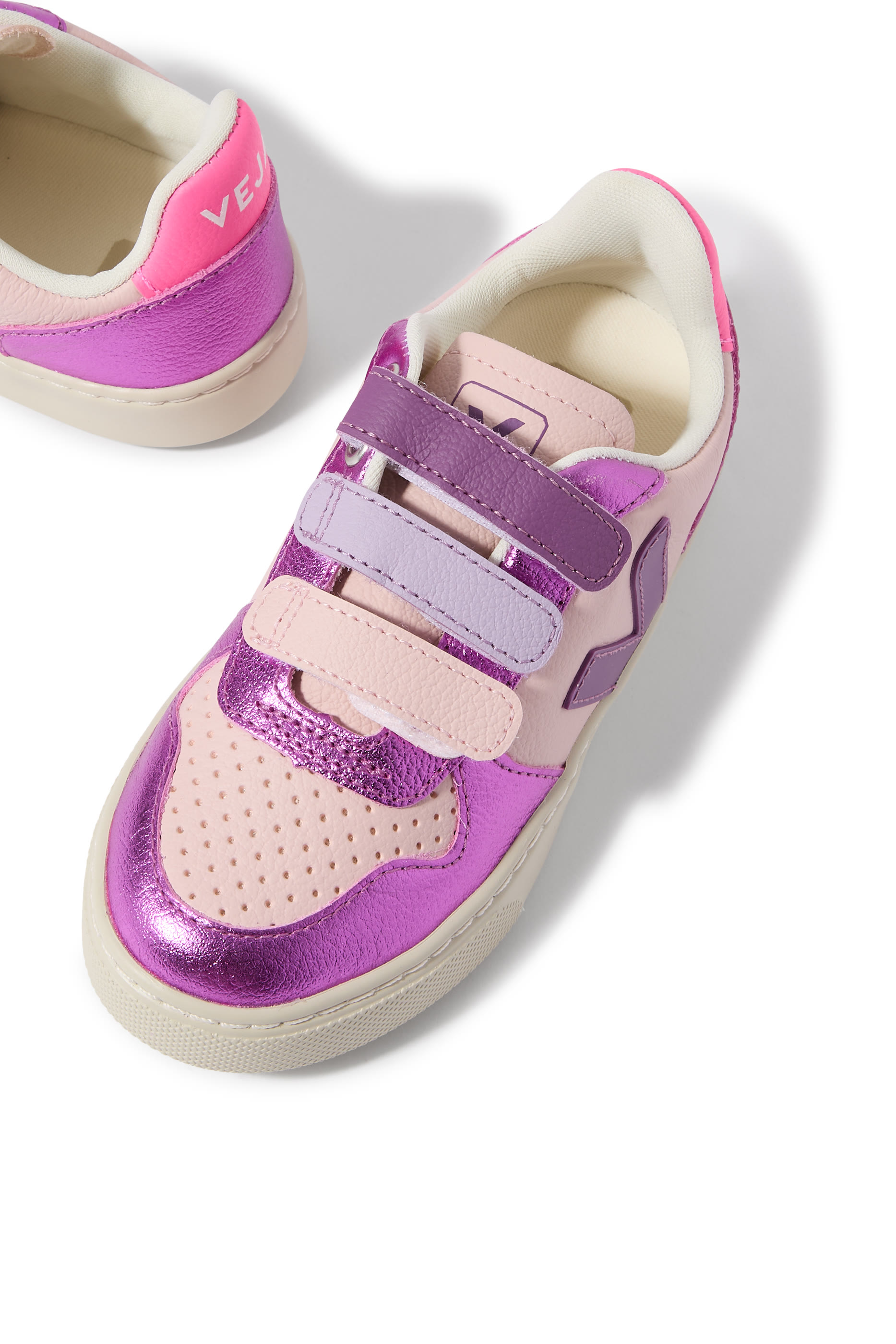 سنيكرز في-10 جلد للأطفال