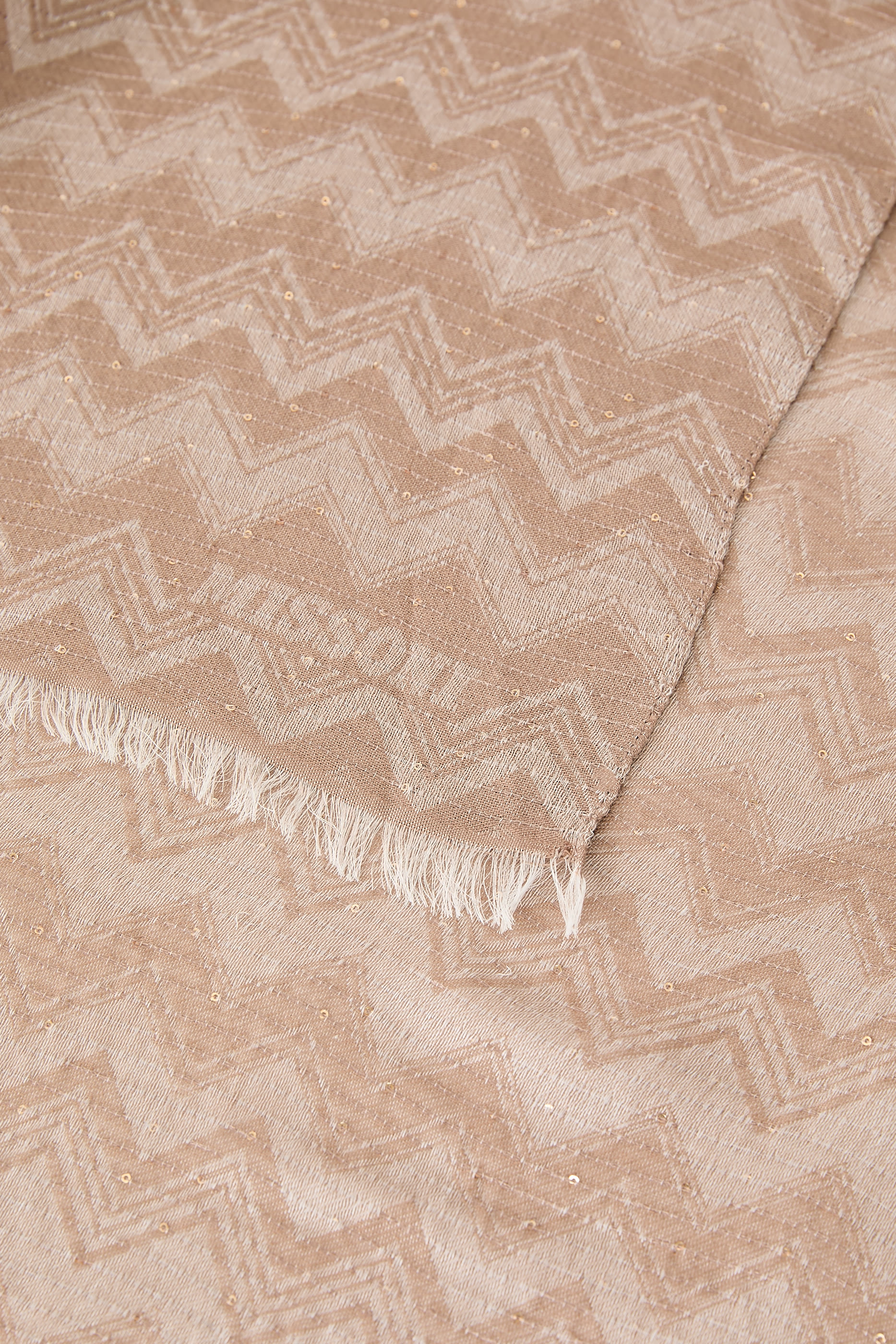 وشاح بنقشة خطوط شيفرون