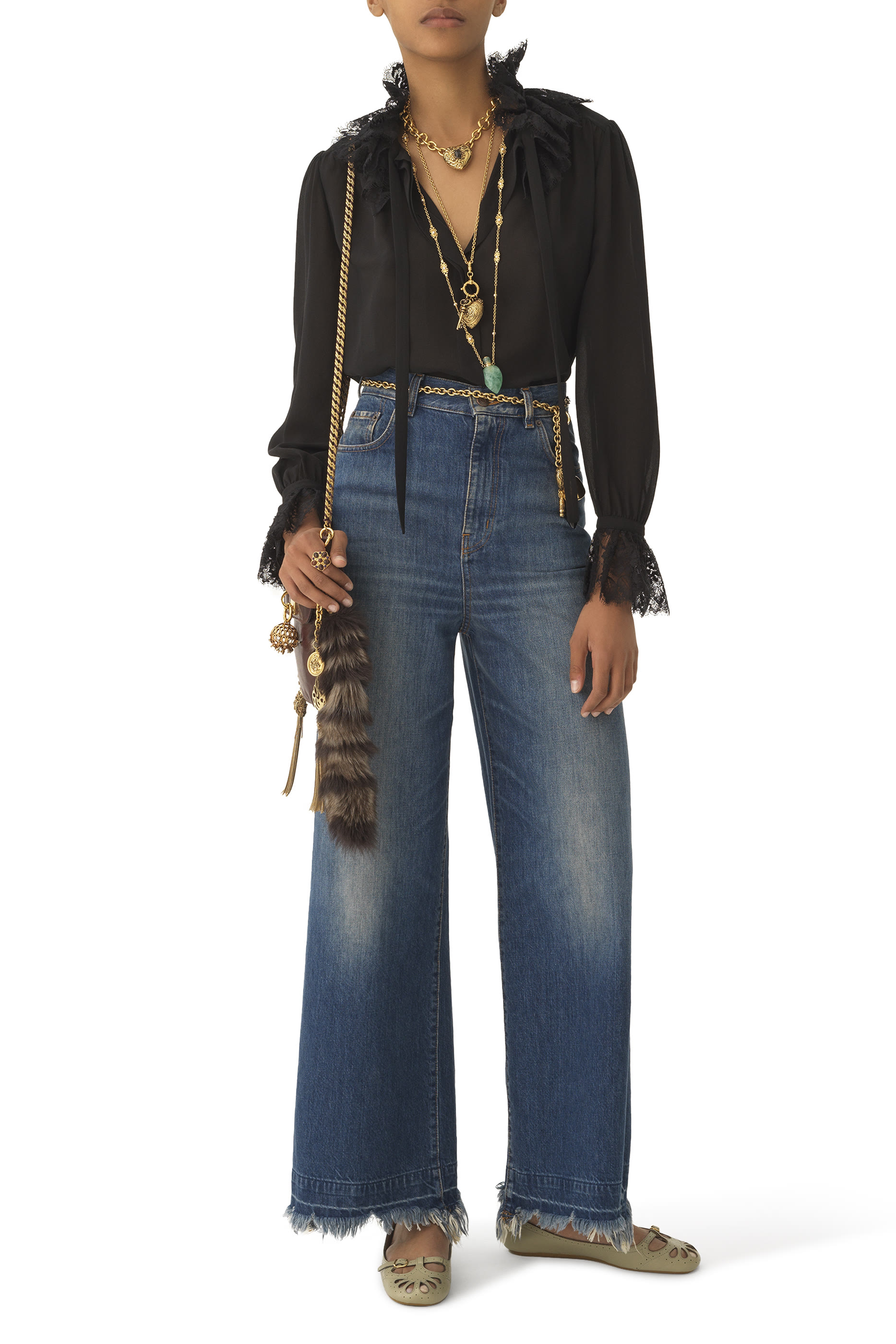 بلوزة بتصميم انسيابي حرير جورجيت ودانتيل