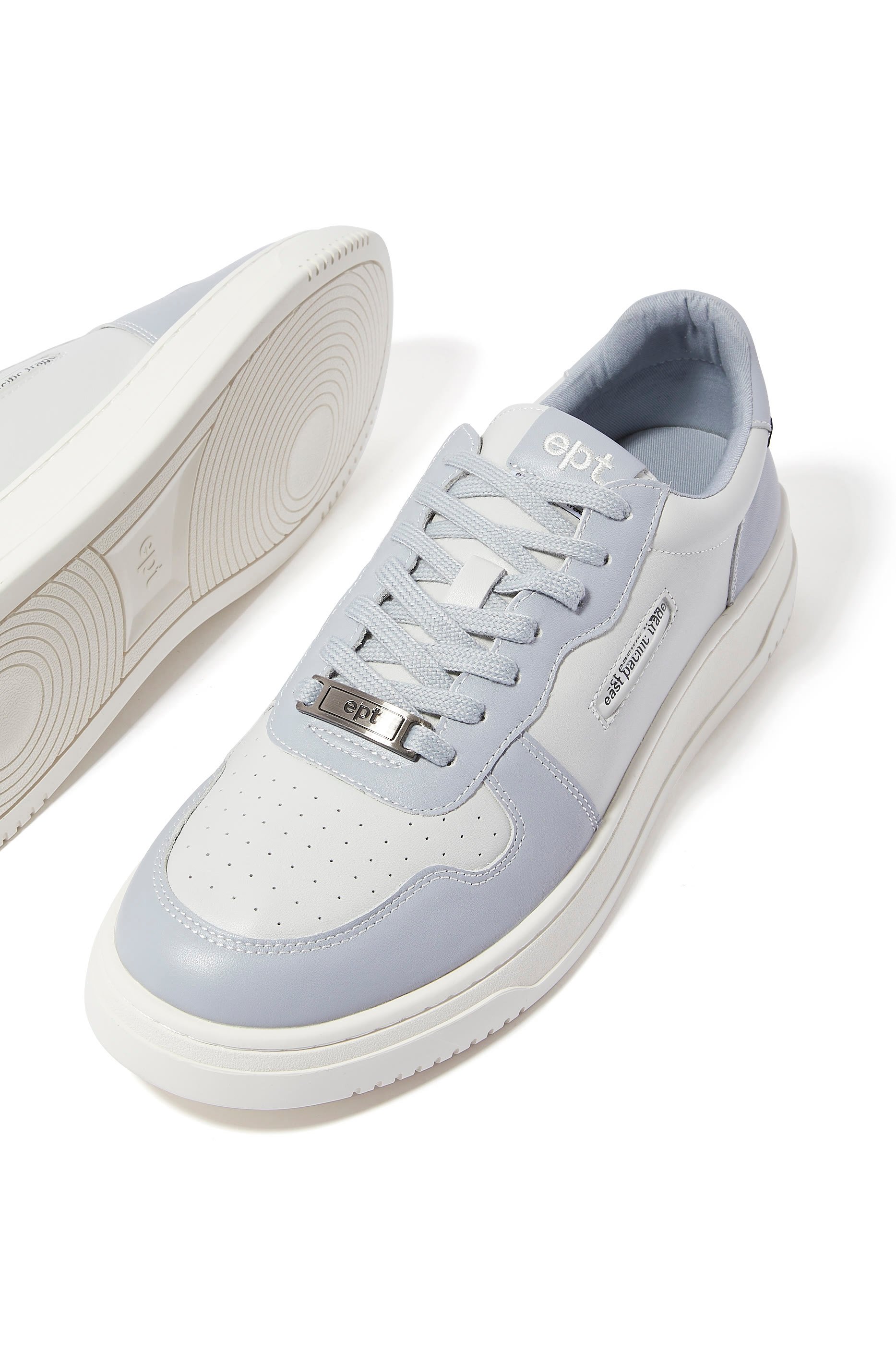 سنيكرز كورت جلد