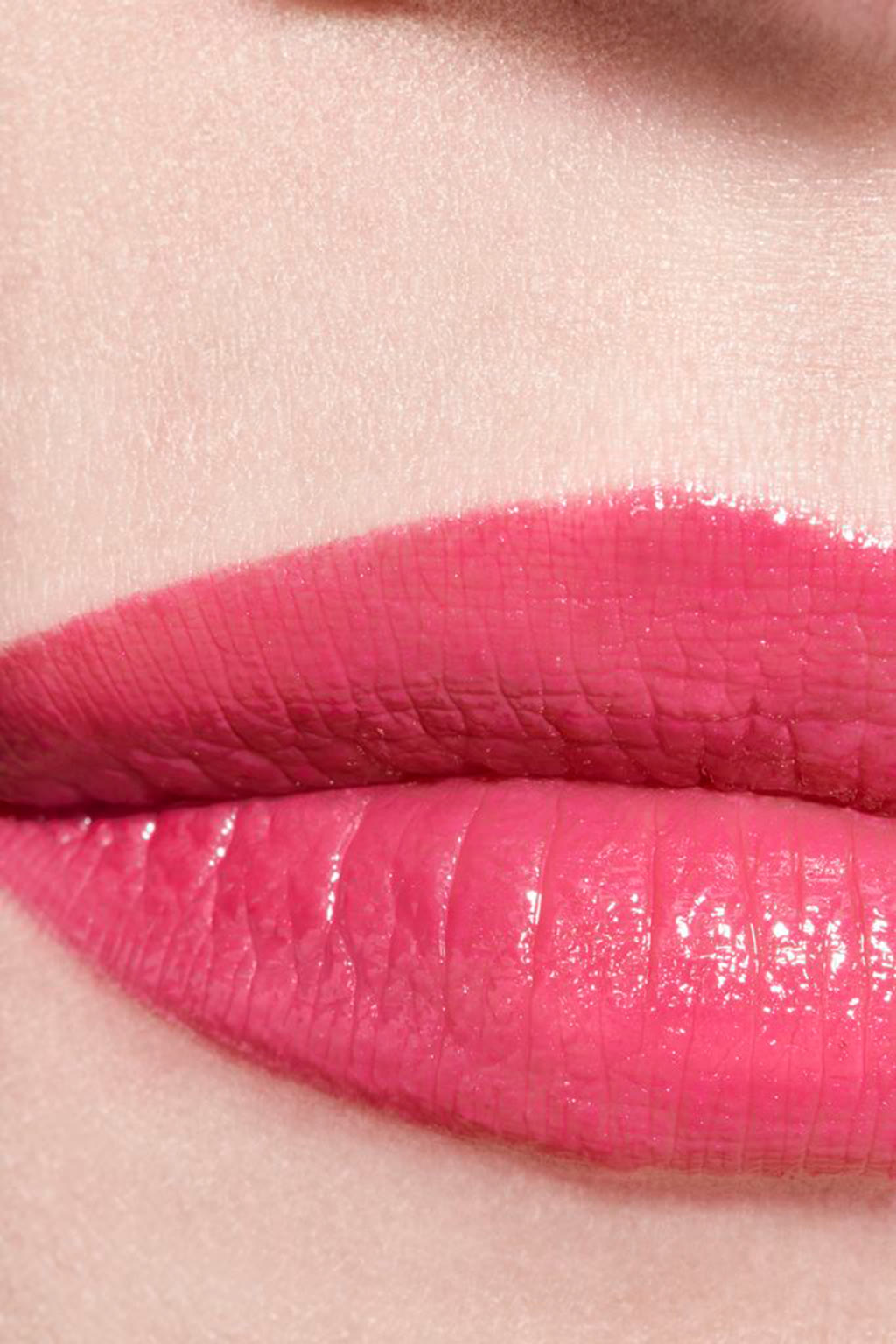 لون وإشراقة وكثافة بلمح البصر. ROUGE COCO FLASH