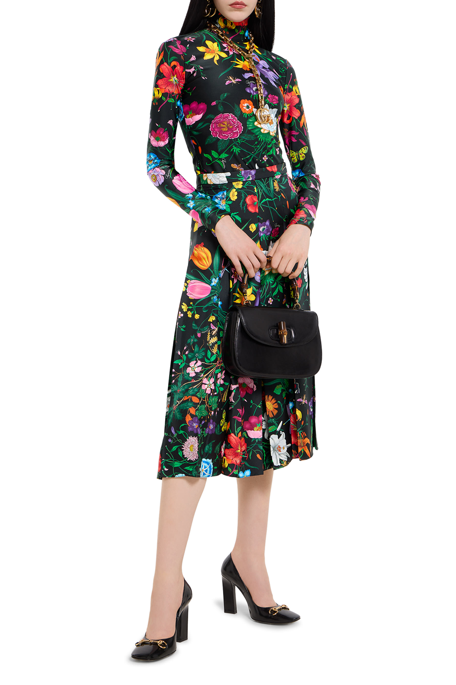 تيشيرت بياقة عالية بطبعات لامعة جيرسيه