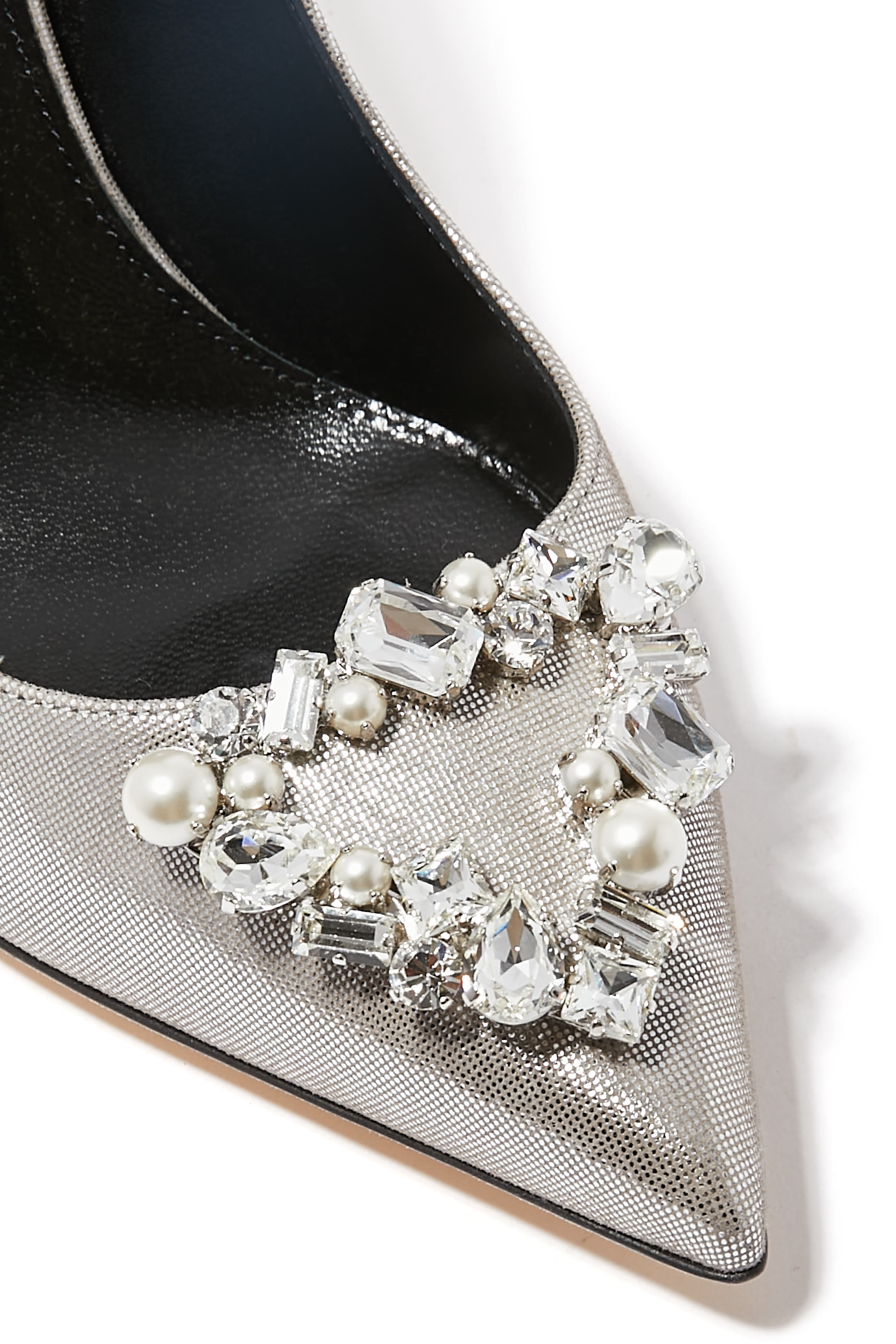 حذاء كلاسيكي لامع بسير خلفي وكعب بطول 95 مم مع زخرفة أمامية