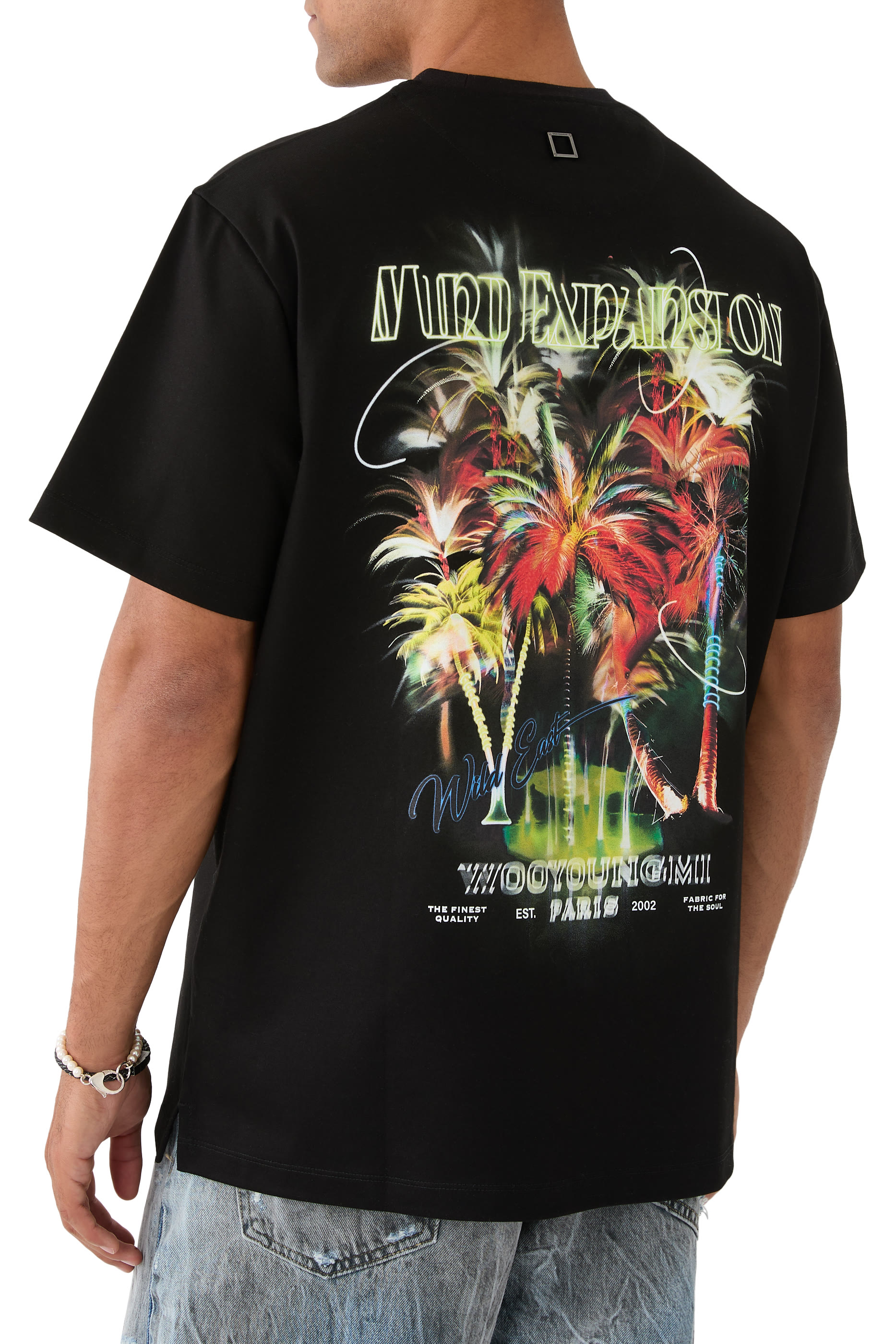 تيشيرت بطبعة غرافيك