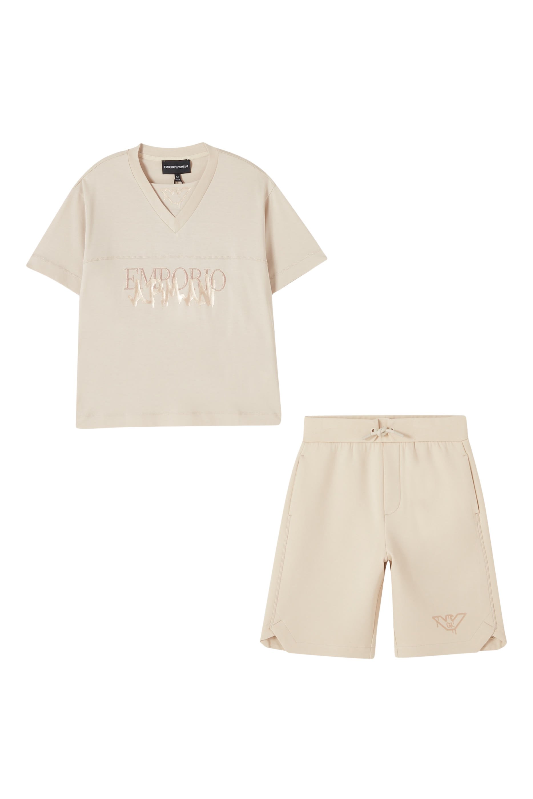 طقم تيشيرت وشورت بنقشة شعار الماركة للأطفال