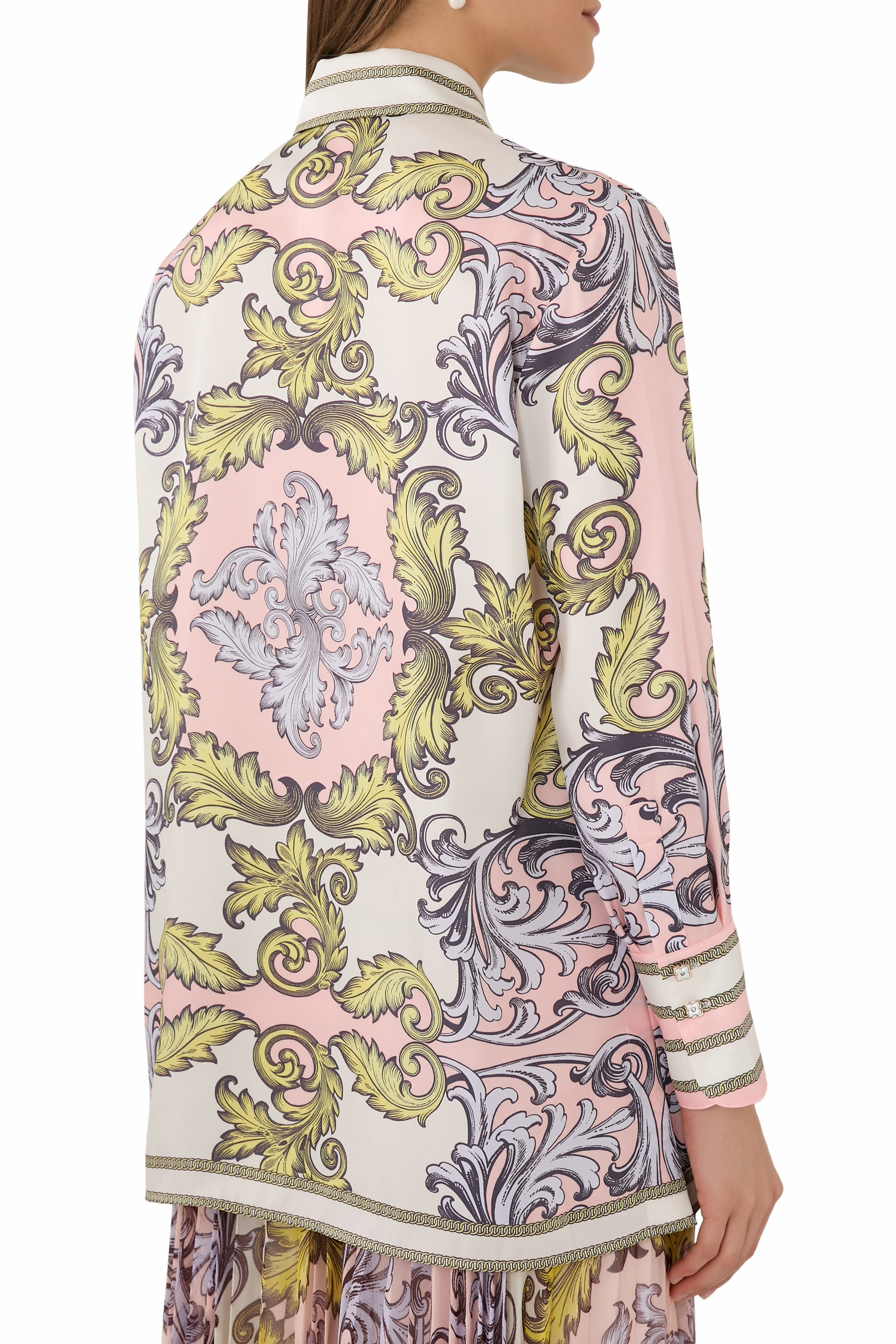 قميص لين بصف أزرار وقصة فضفاضة