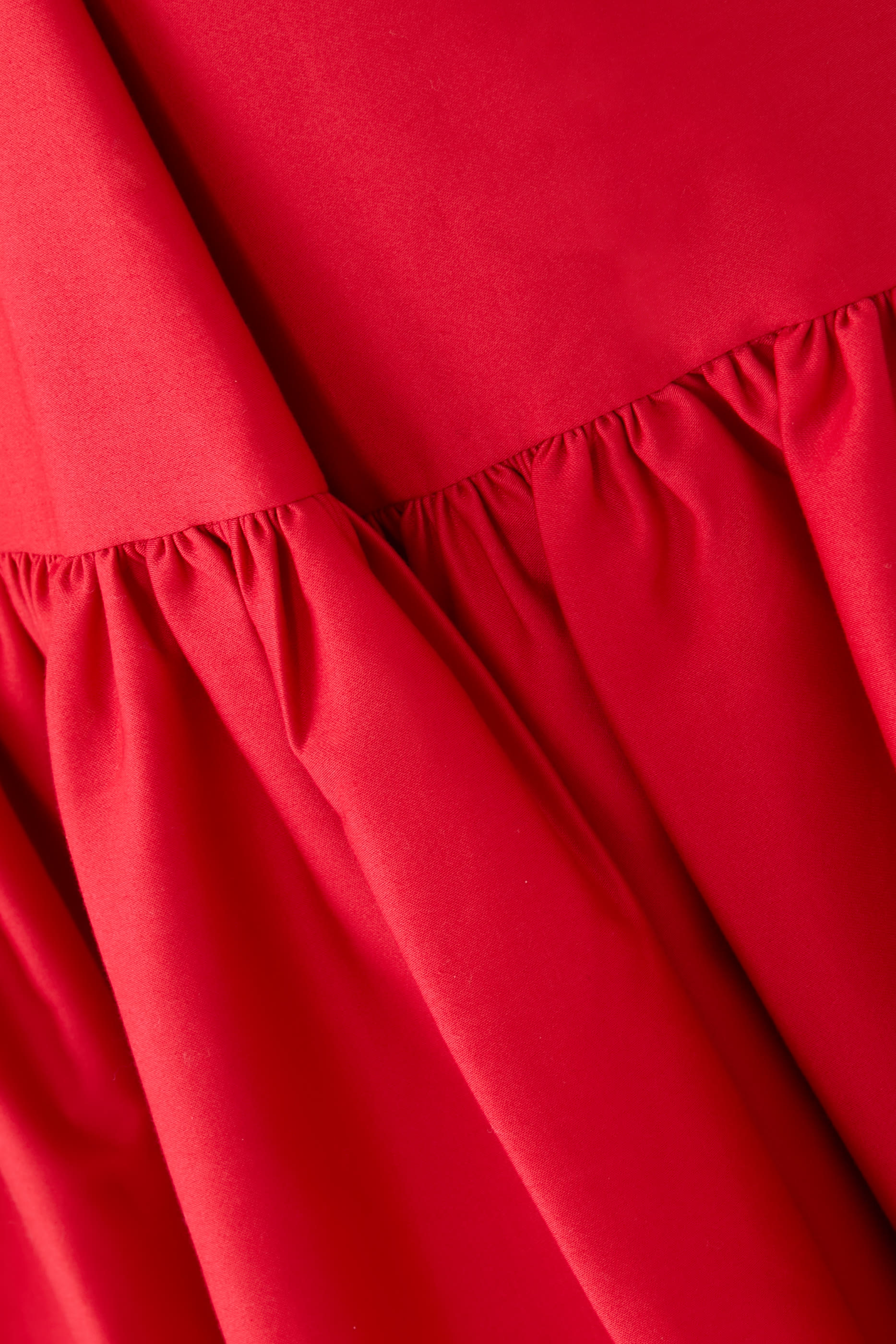 تنورة ديانا متوسطة الطول