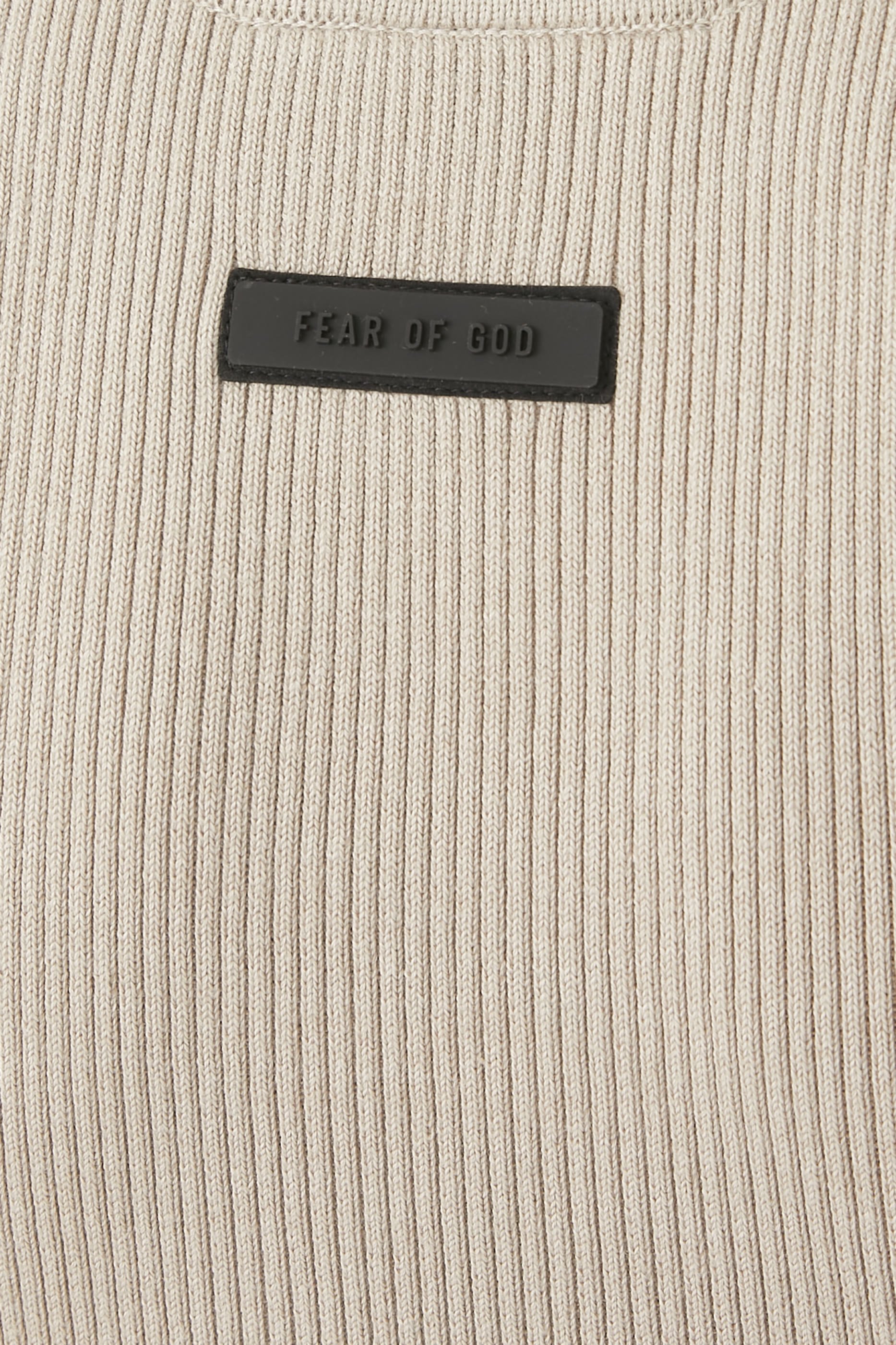 بلوزة رياضية بدون أكمام