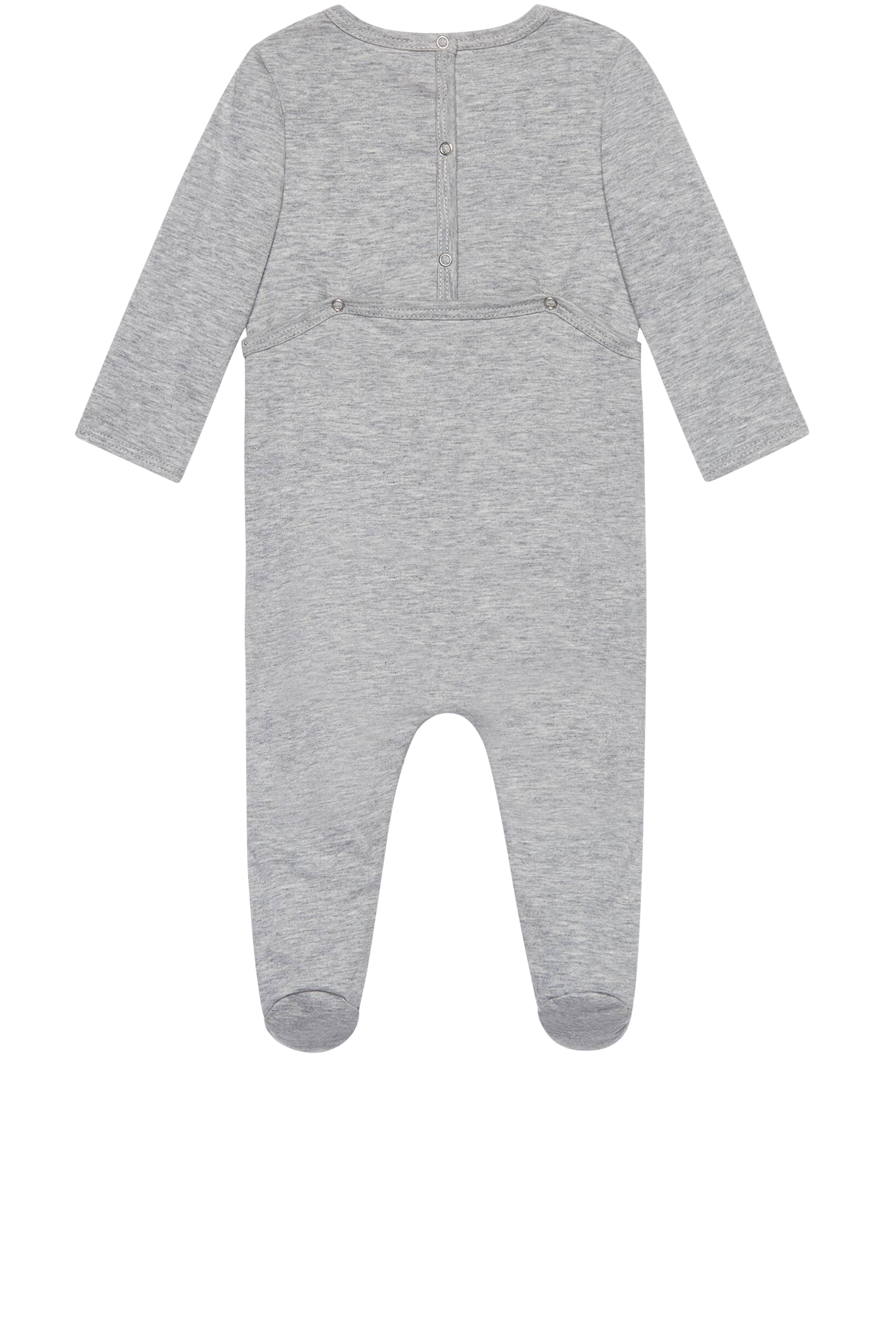 لباس قطعة واحدة بأكمام طويلة وشعار الماركة