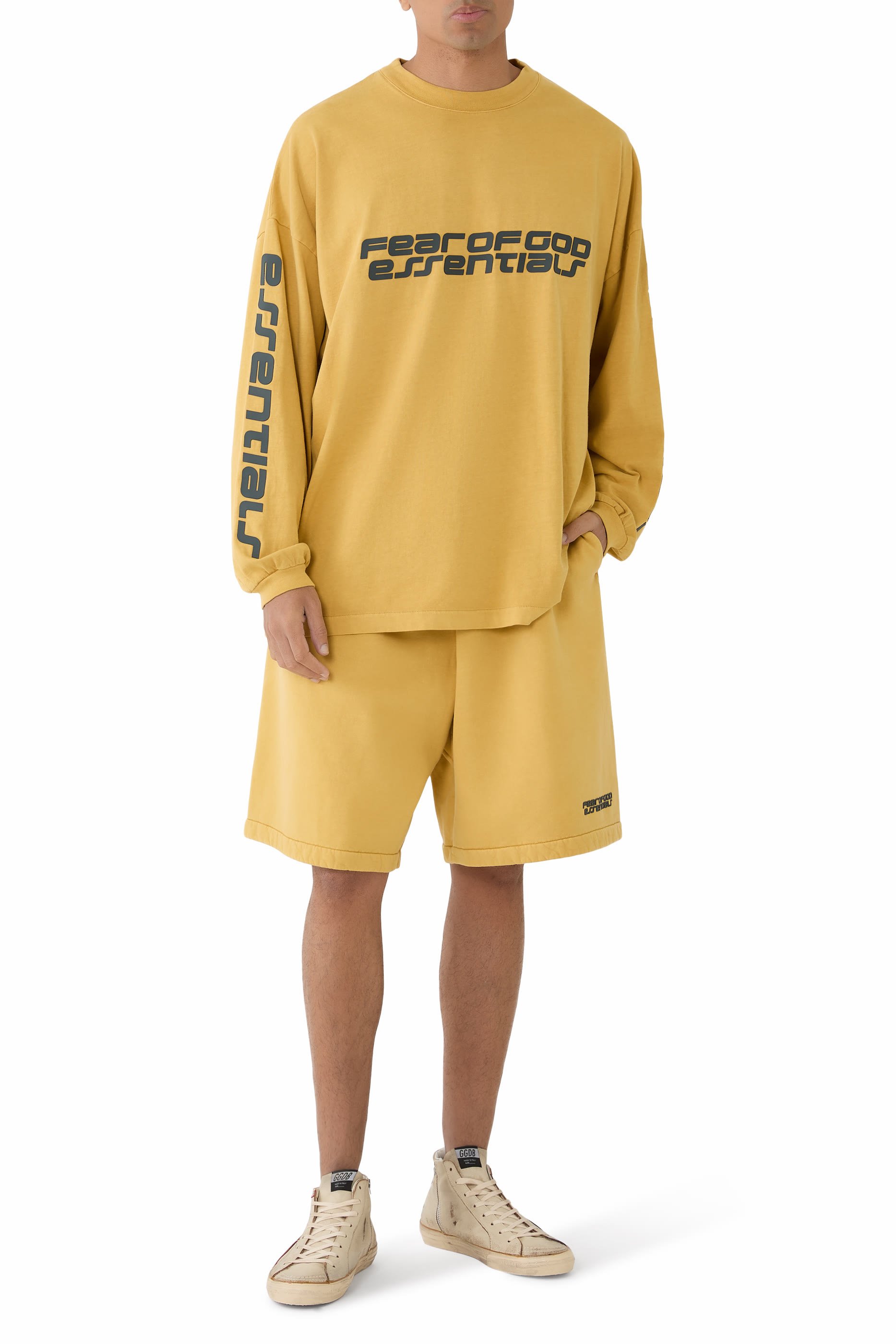 تيشيرت بأكمام طويلة بتصميم من التسعينيات 