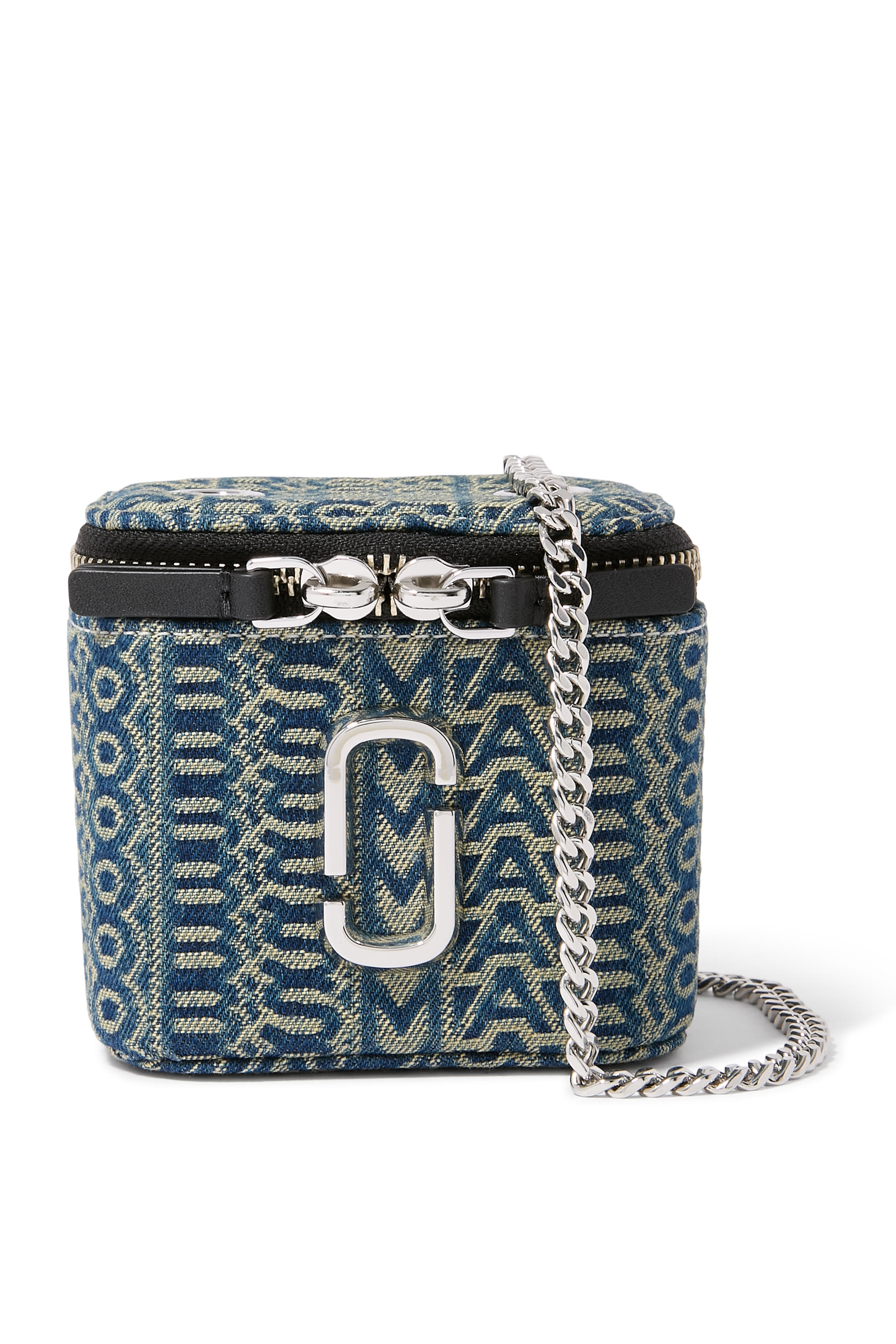 حقيبة مستحضرات تجميل صغيرة