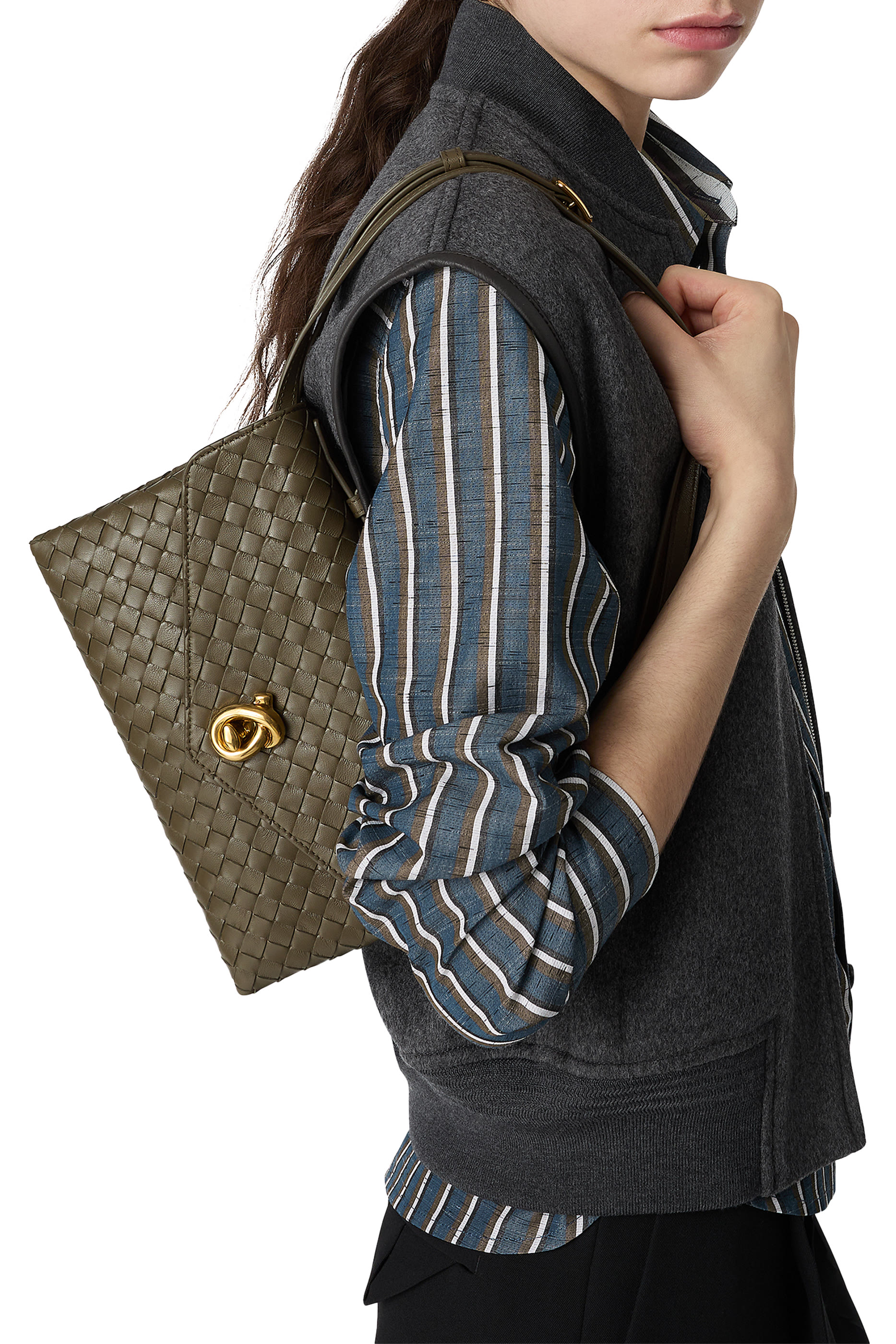 حقيبة بقفل بتصميم عقدة