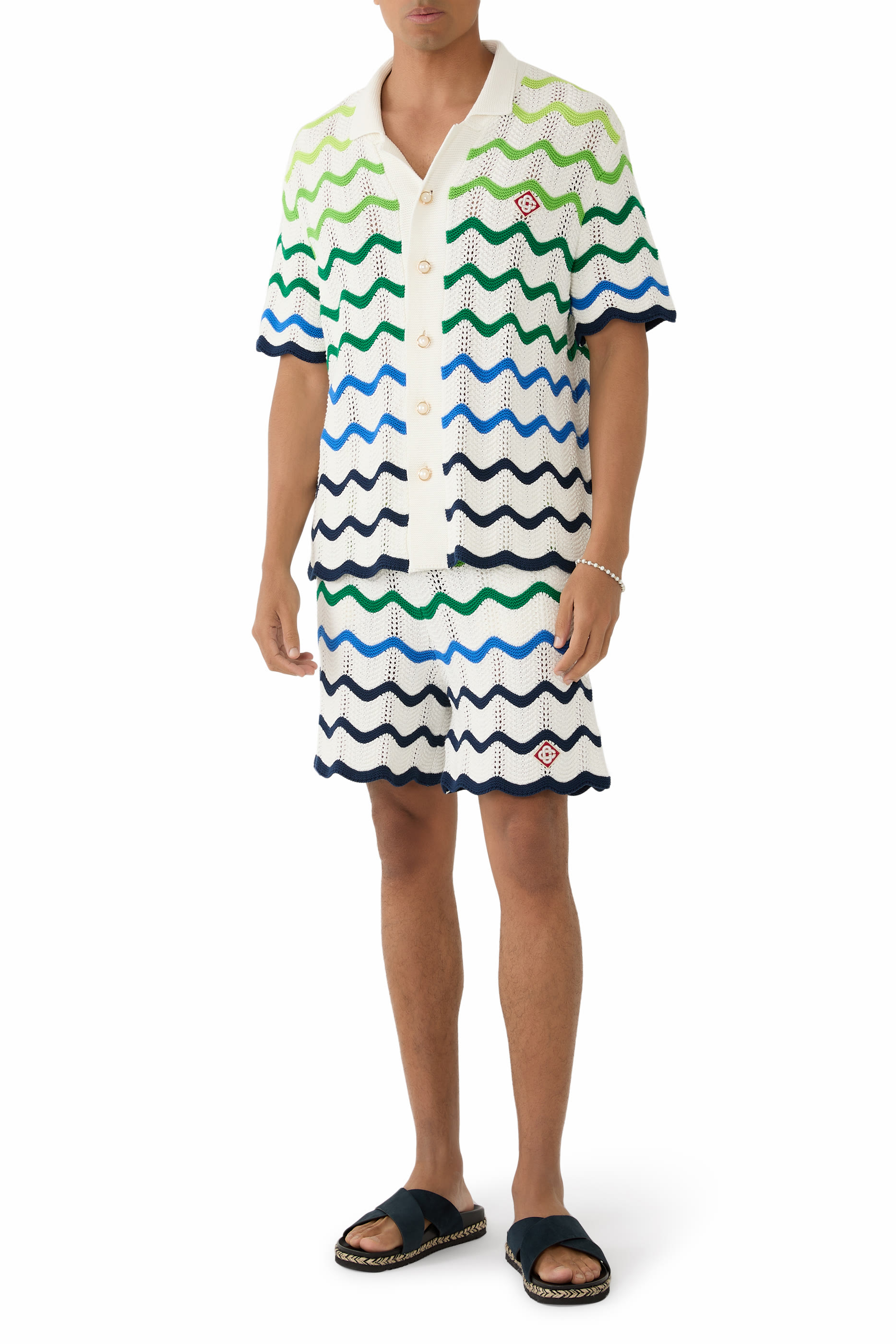 شورت منسوج بتصميم متموج