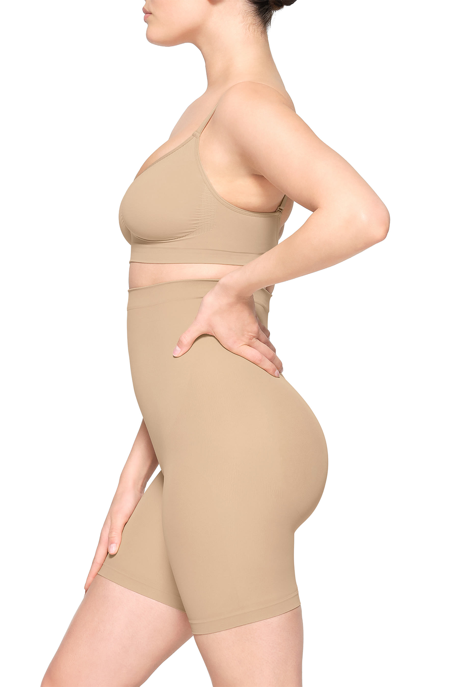 شورت بطول منتصف الفخذ بقصة ضيقة بلا حياكة 