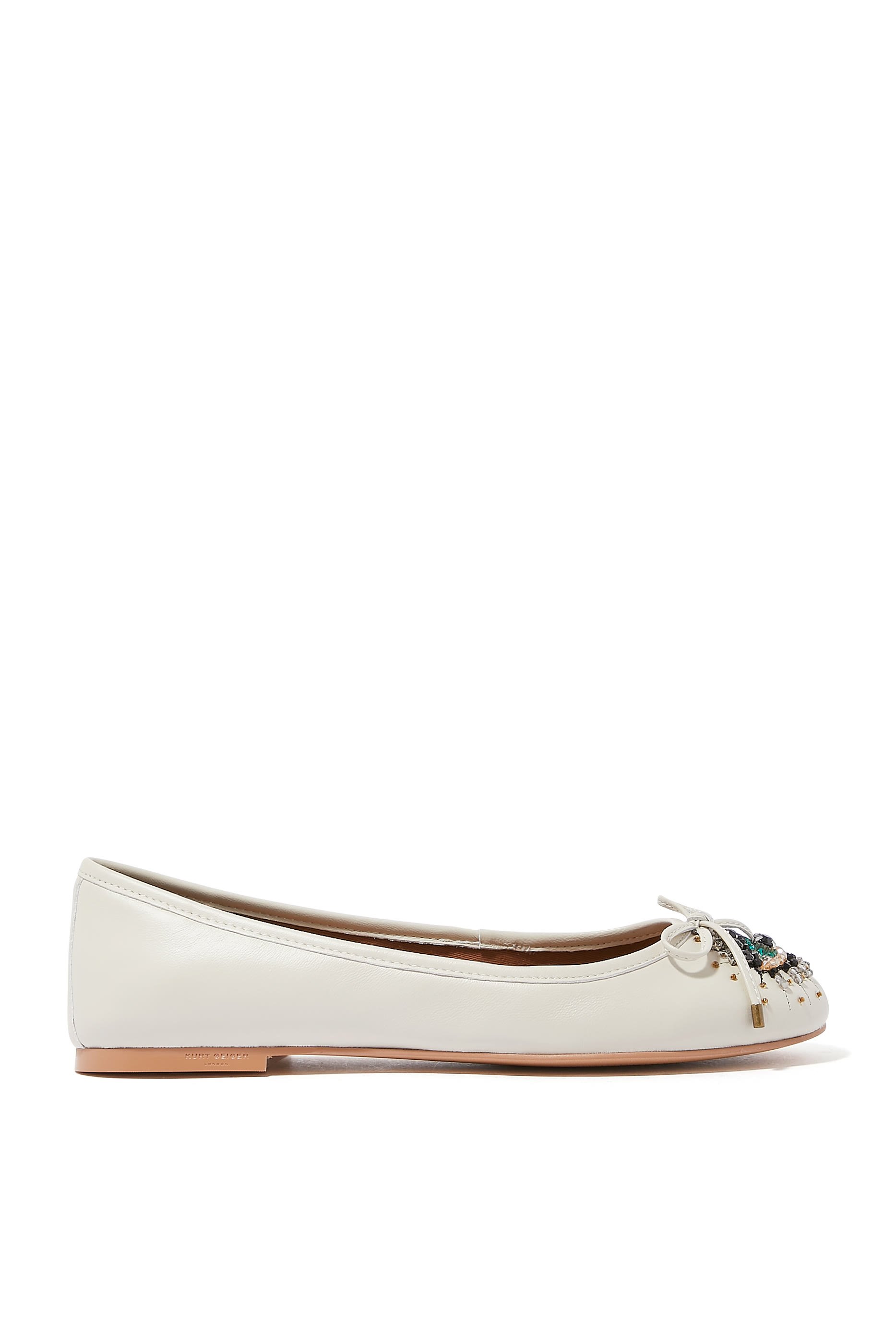 حذاء بالرينا مزين بعين حسود