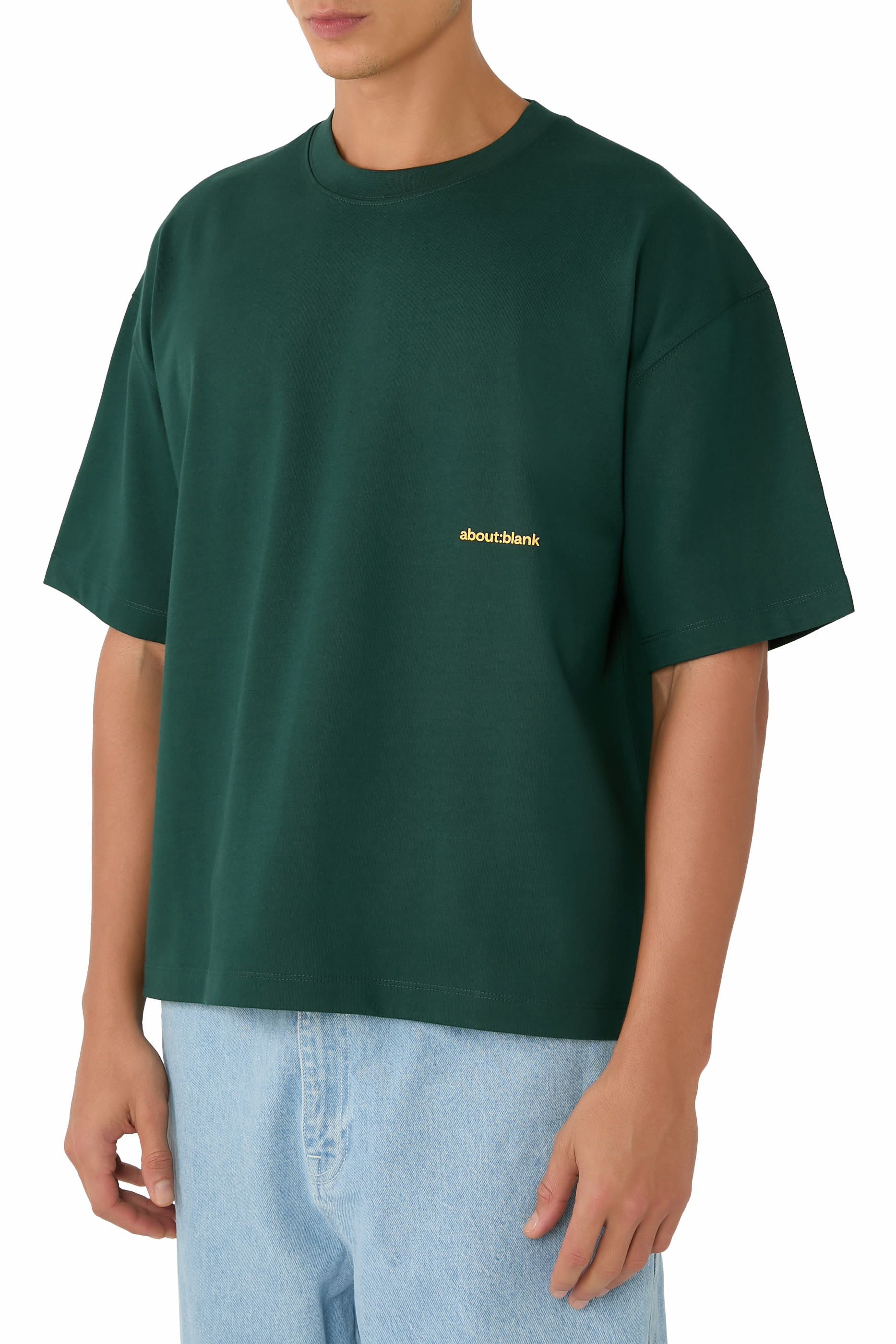 تيشيرت بقصة مريعة وشعار الماركة