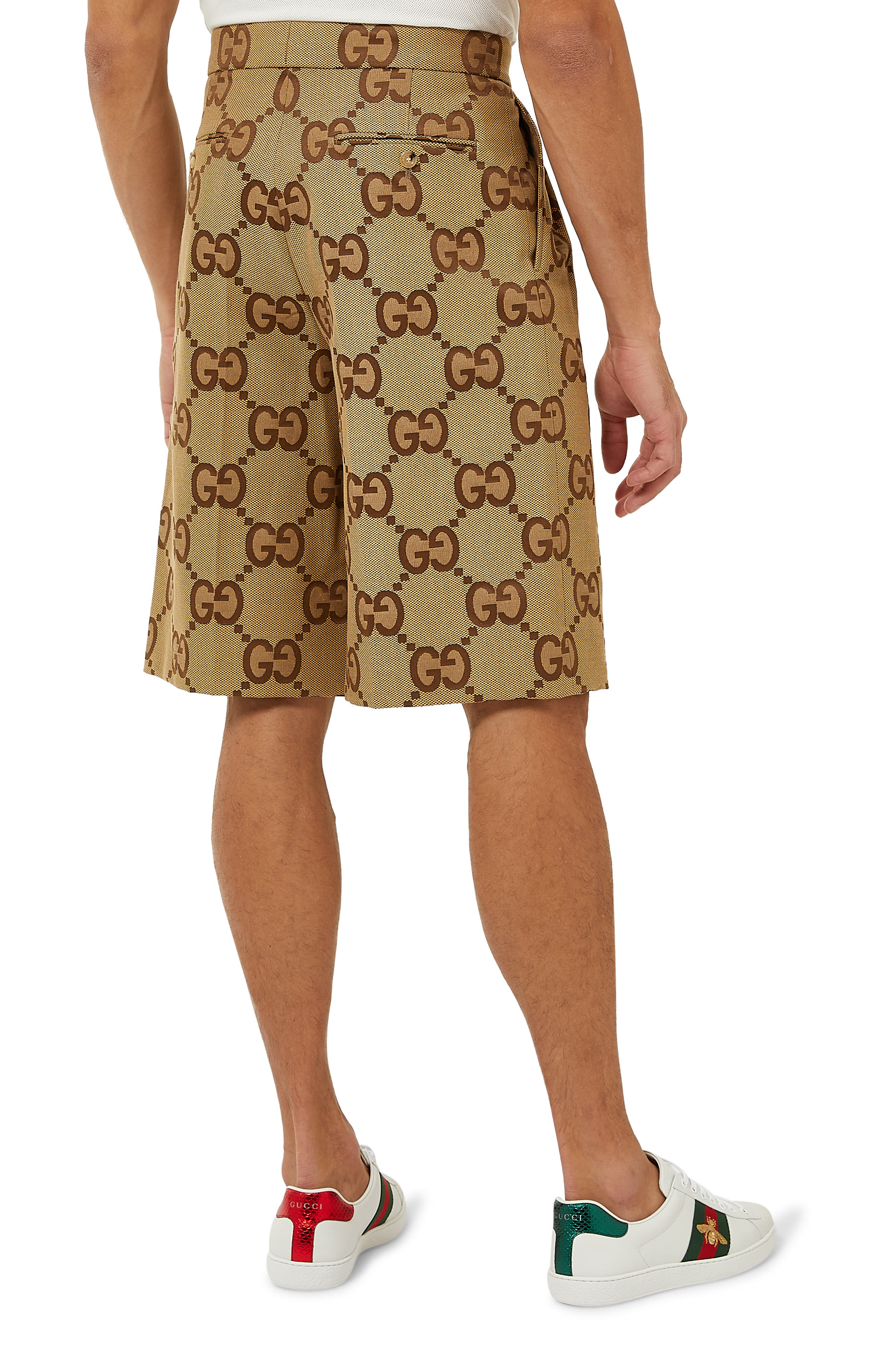 شورت كبير الحجم قماش قنب بشعار حرفي الماركة