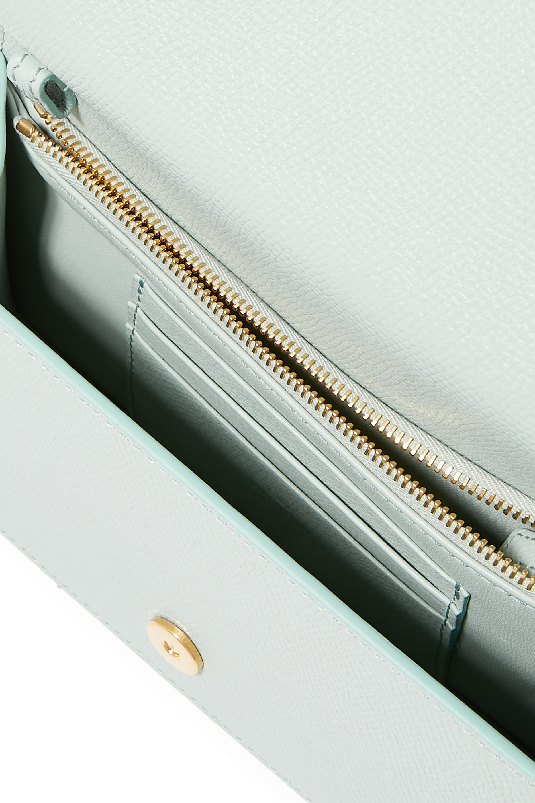 محفظة بحمالة وشعار الماركة