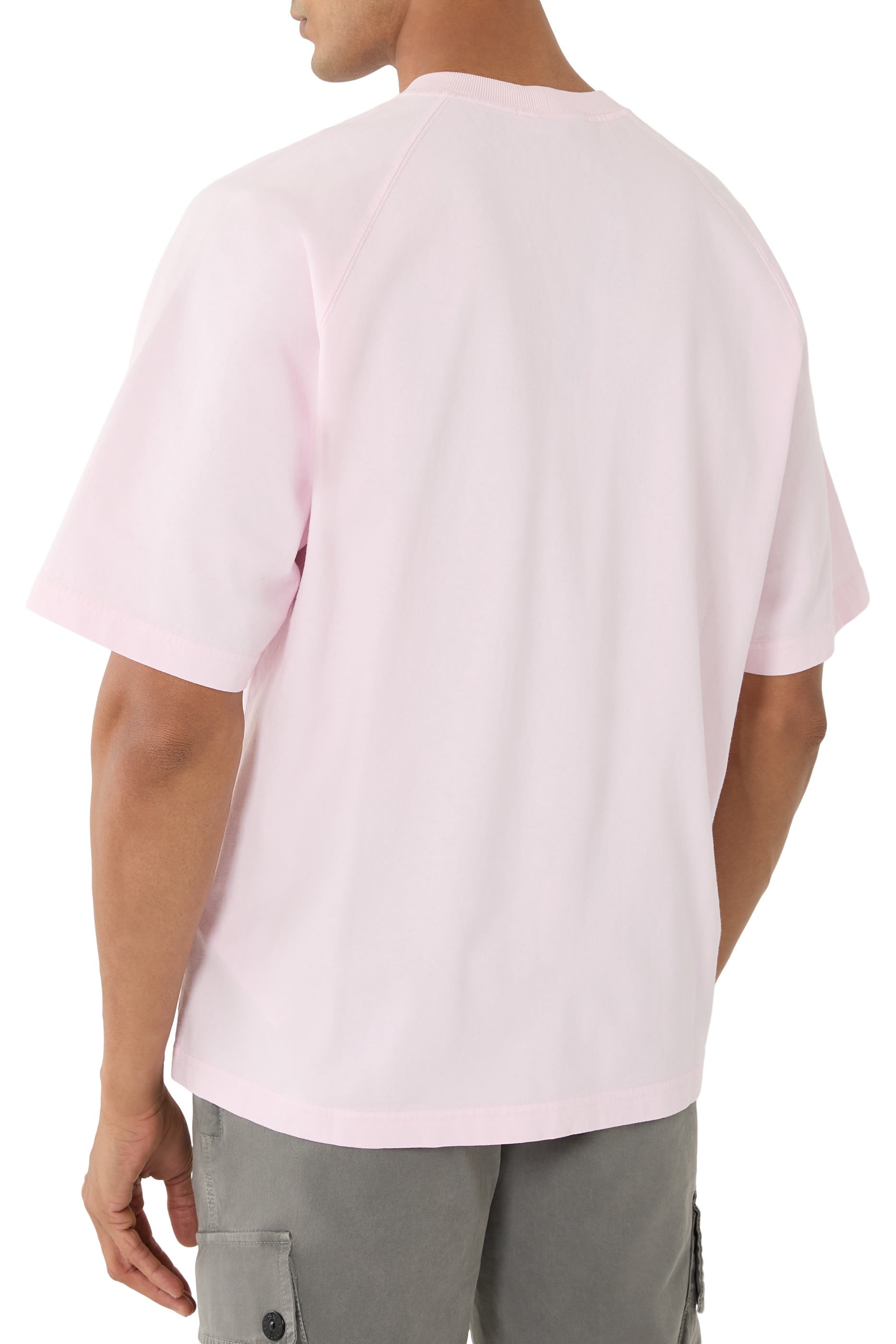 تيشيرت بقصة فضفاضة بأكمام قصيرة
