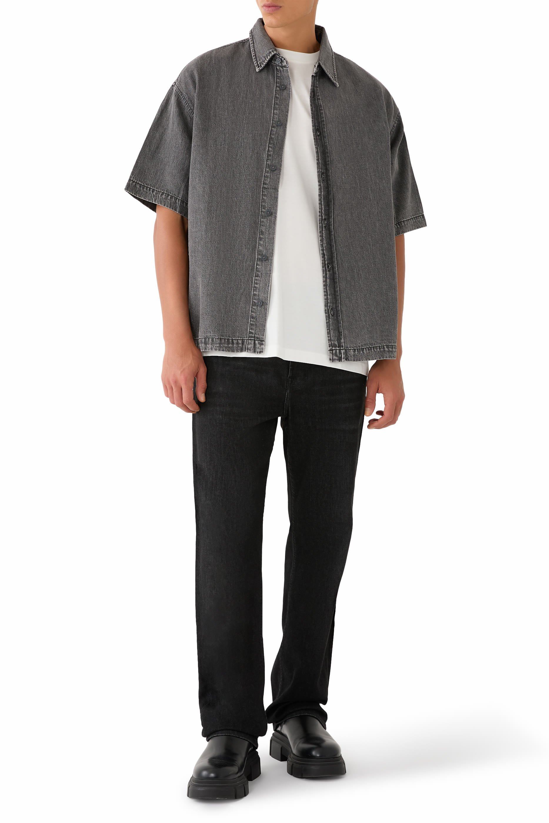 تيشيرت بأكمام قصيرة