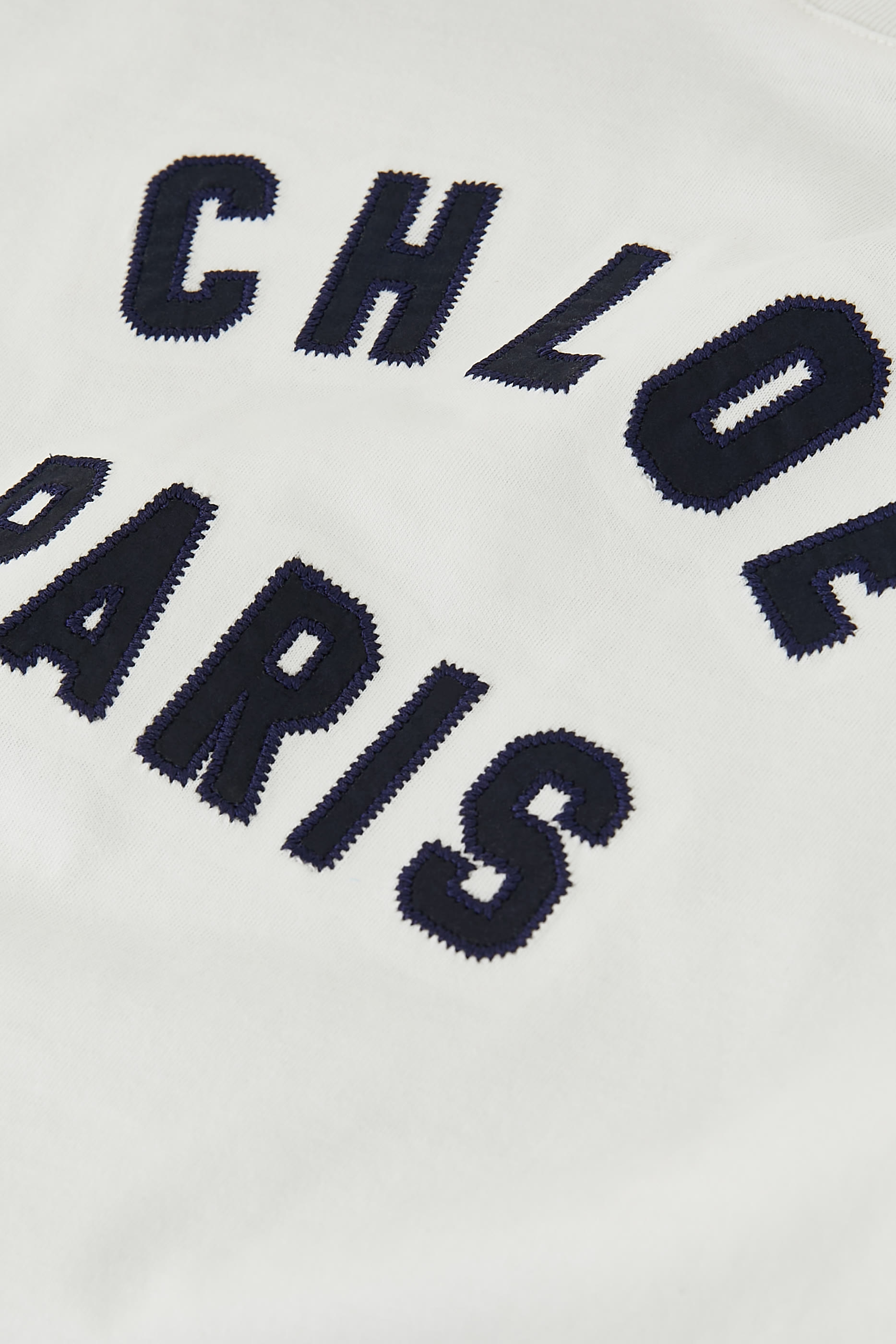 تيشيرت بشعار الماركة للأطفال