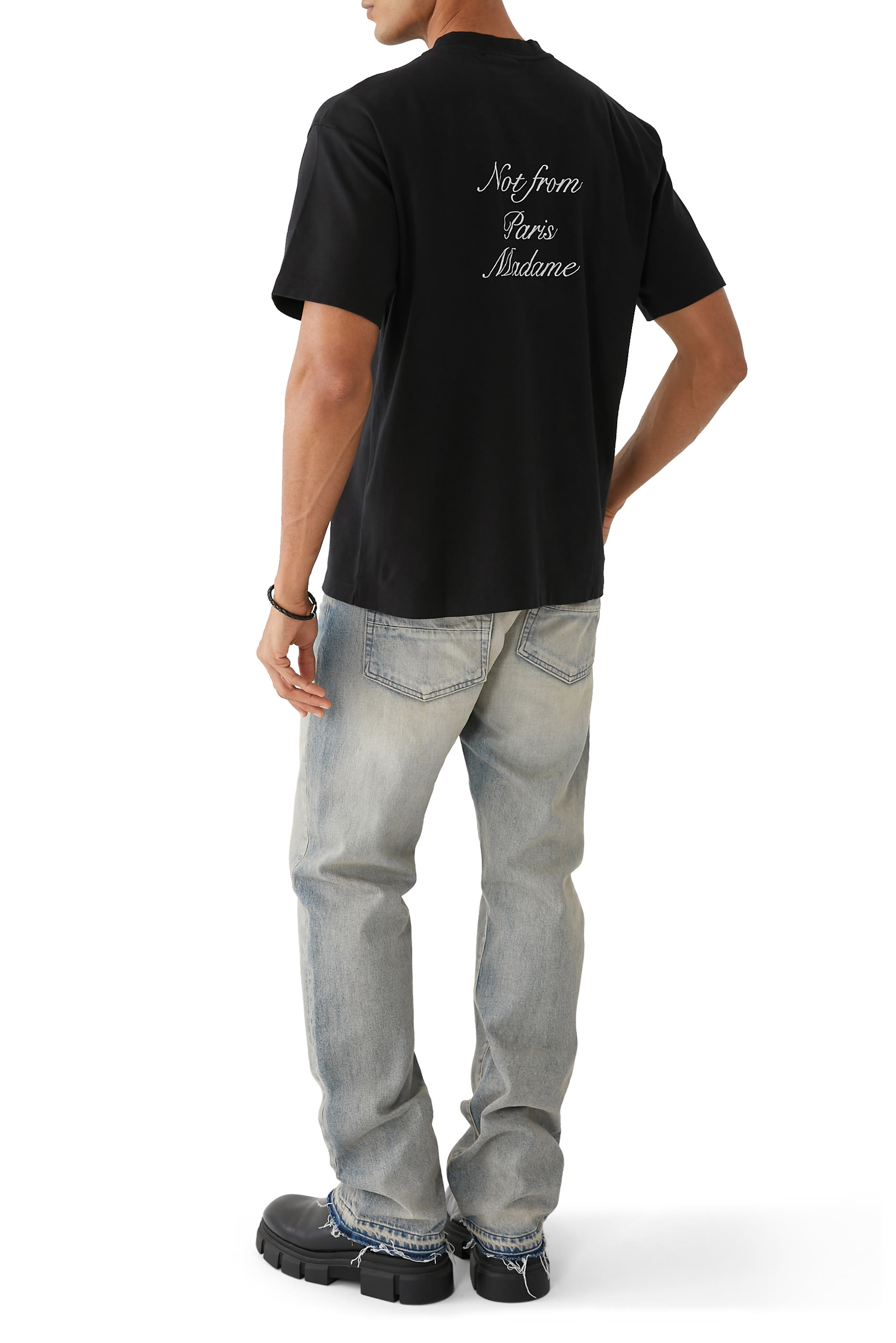 تيشيرت بعبارة بخط مقوس