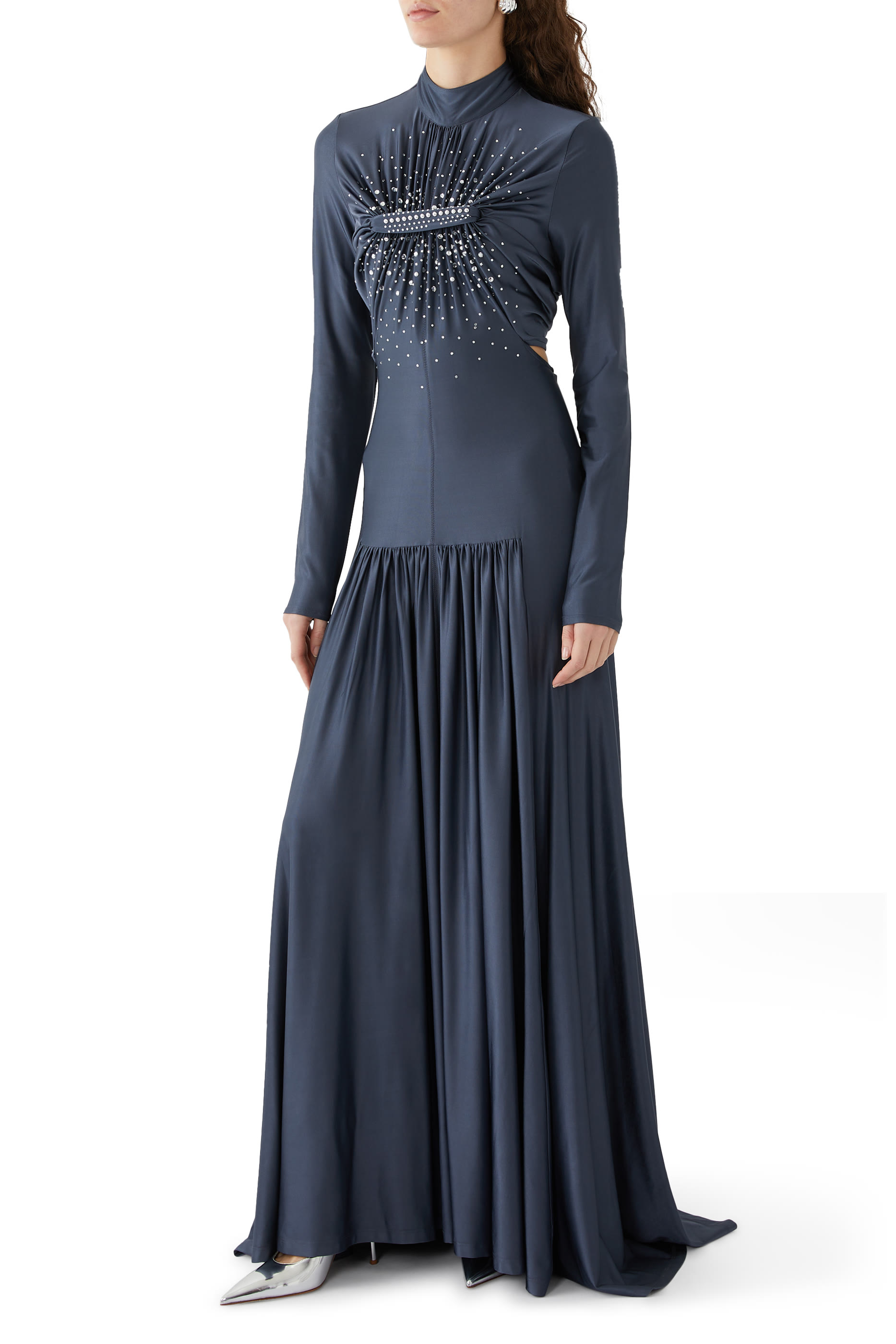 فستان طويل مطرز