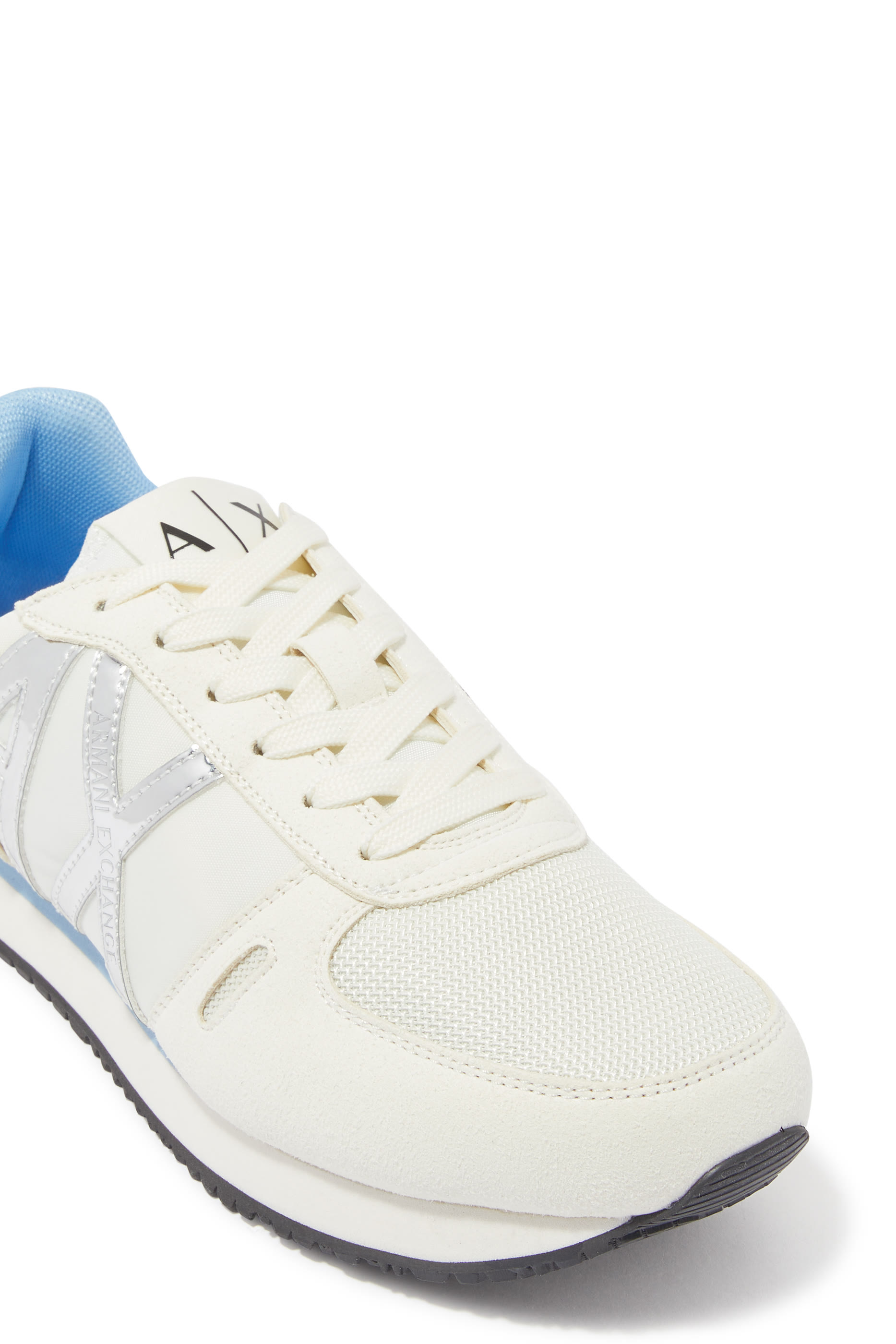 سنيكرز بشعار الماركة ألياف دقيقة