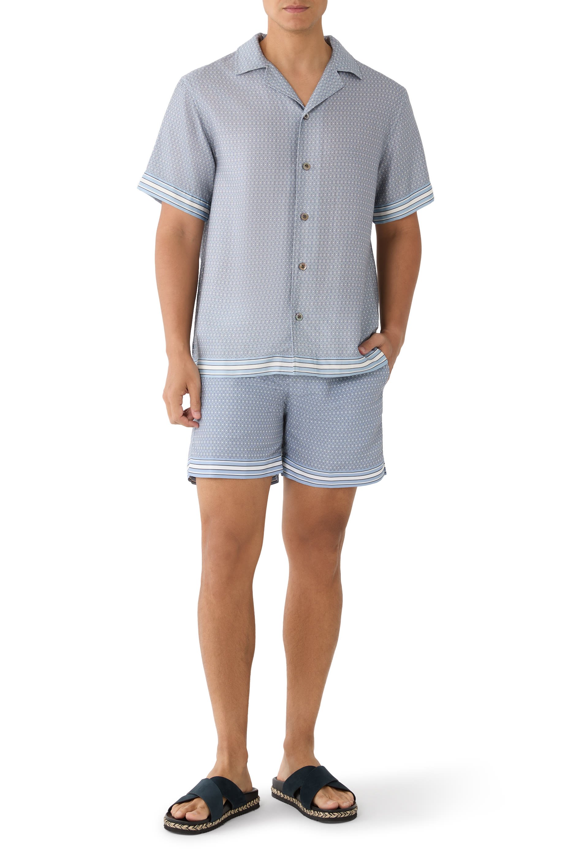 شورت سباحة بطبعة لوسينا بقصة مريحة