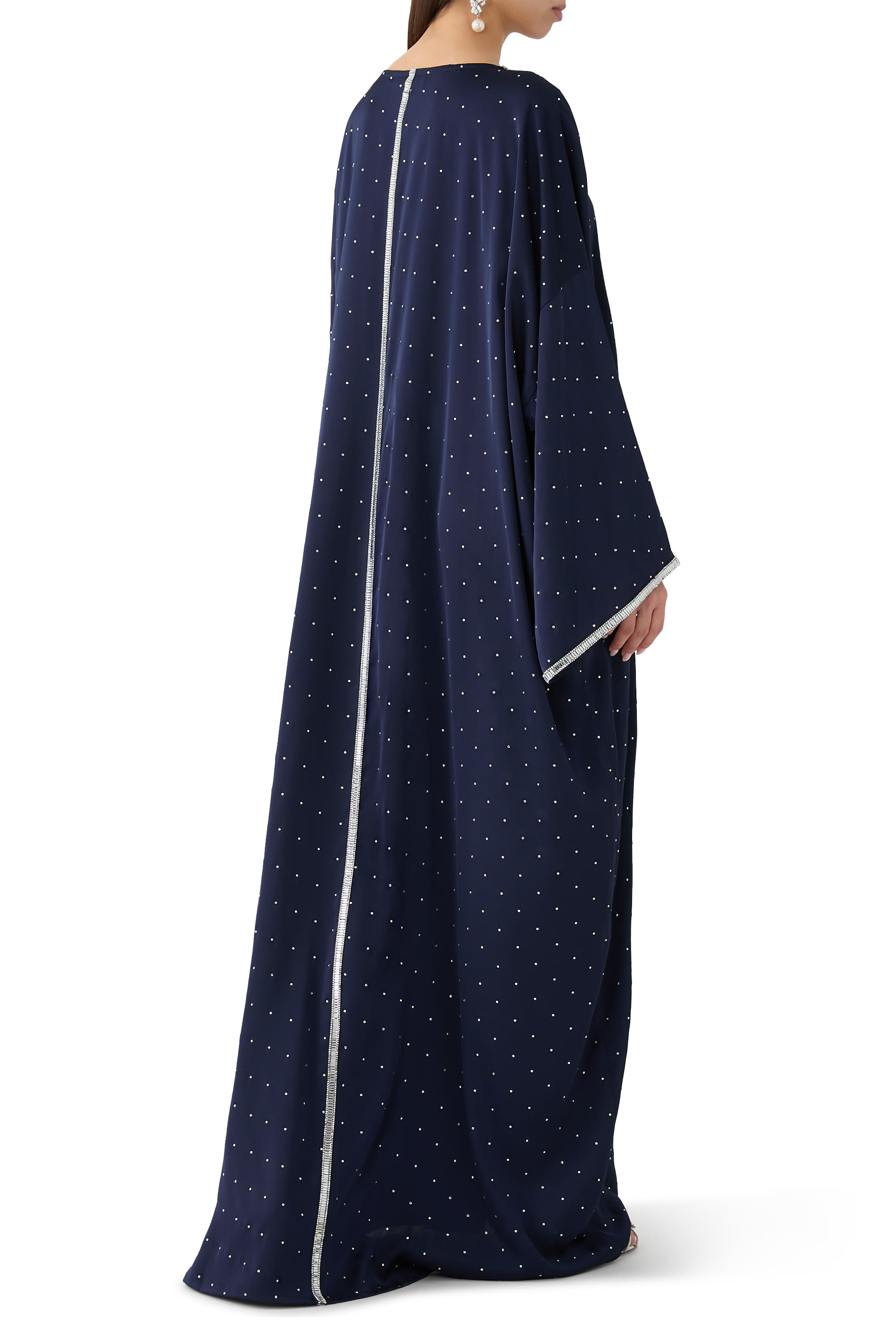 قفطان بقصة مريحة وحلي وحواف مزينة