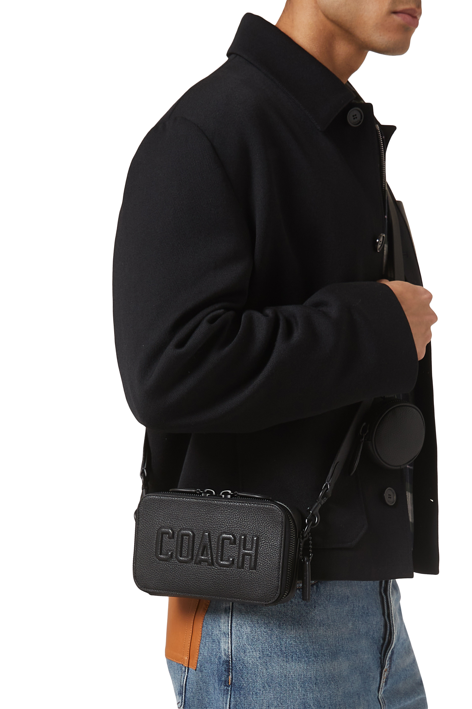 حقيبة كروس تشارتر بتصميم رفيع بنقشة شعار الماركة غرافيكي