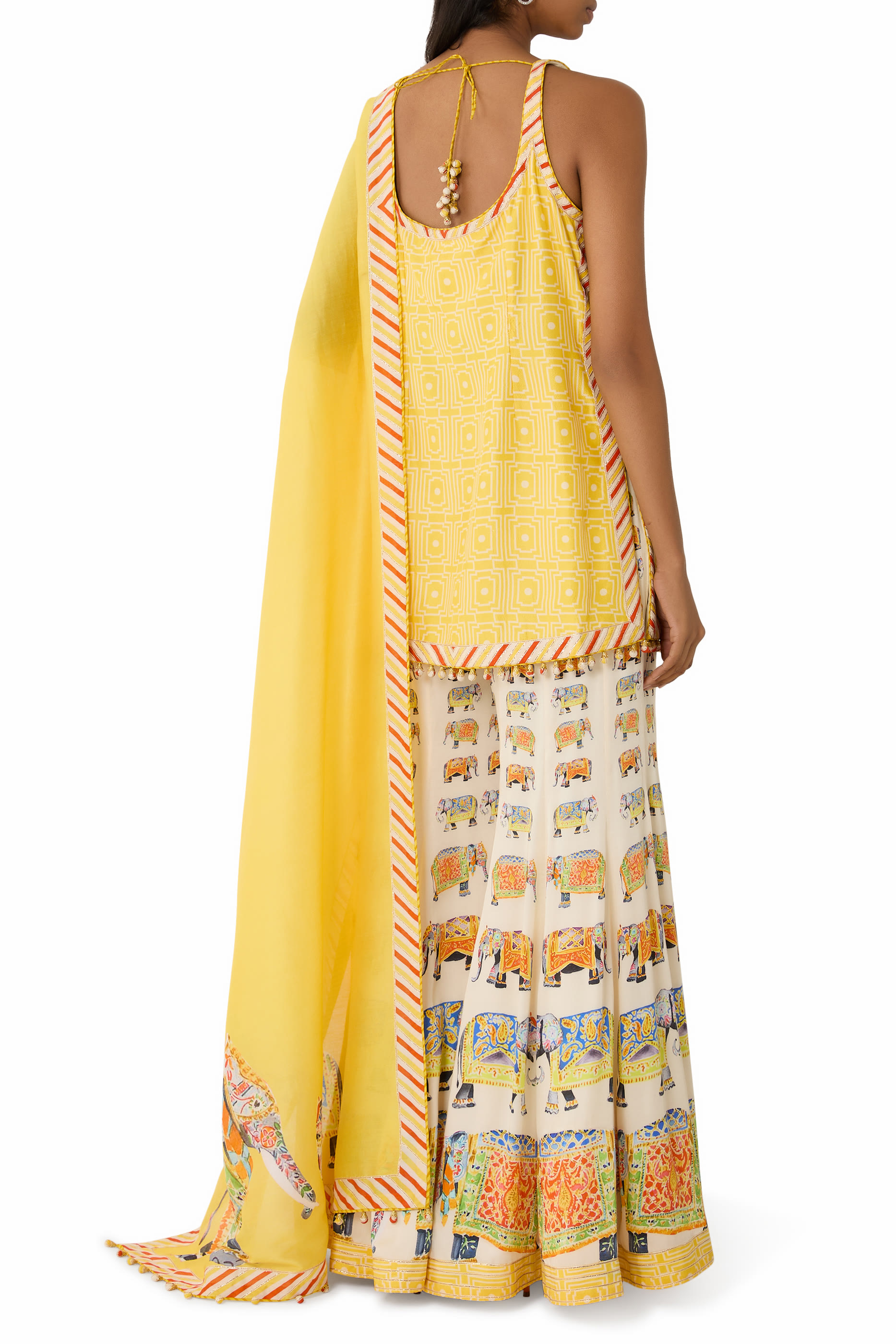 طقم كورتا بقصة قصيرة مع دوباتا وبنطال بالازو بنقشة