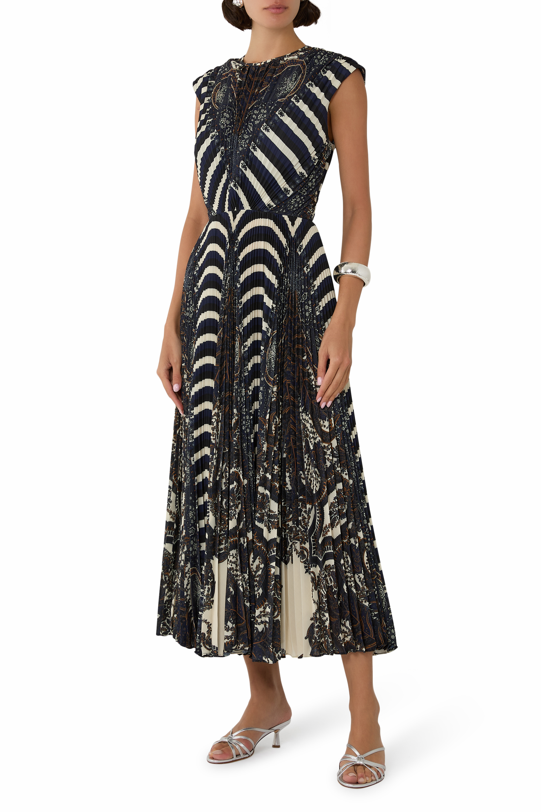 فستان فيوليتا متوسط الطول بلا أكمام وبطيات