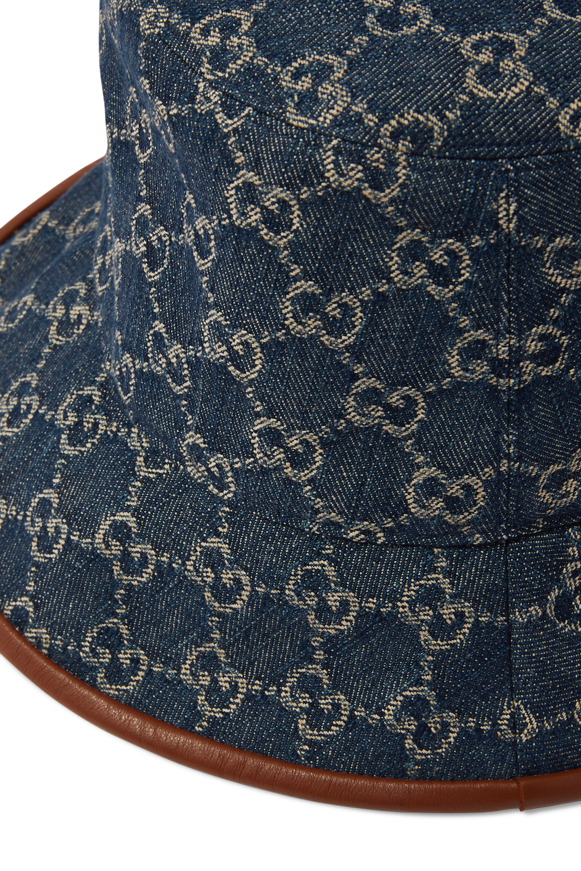 قبعة باكيت قنب بنقشة شعار حرفي GG