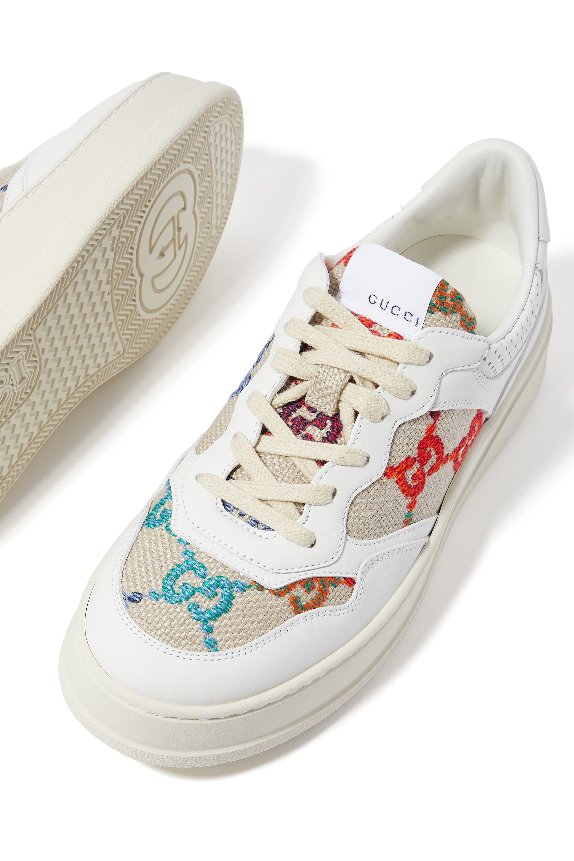 سنيكرز جلد بنعل سميك بحرفي شعار الماركة