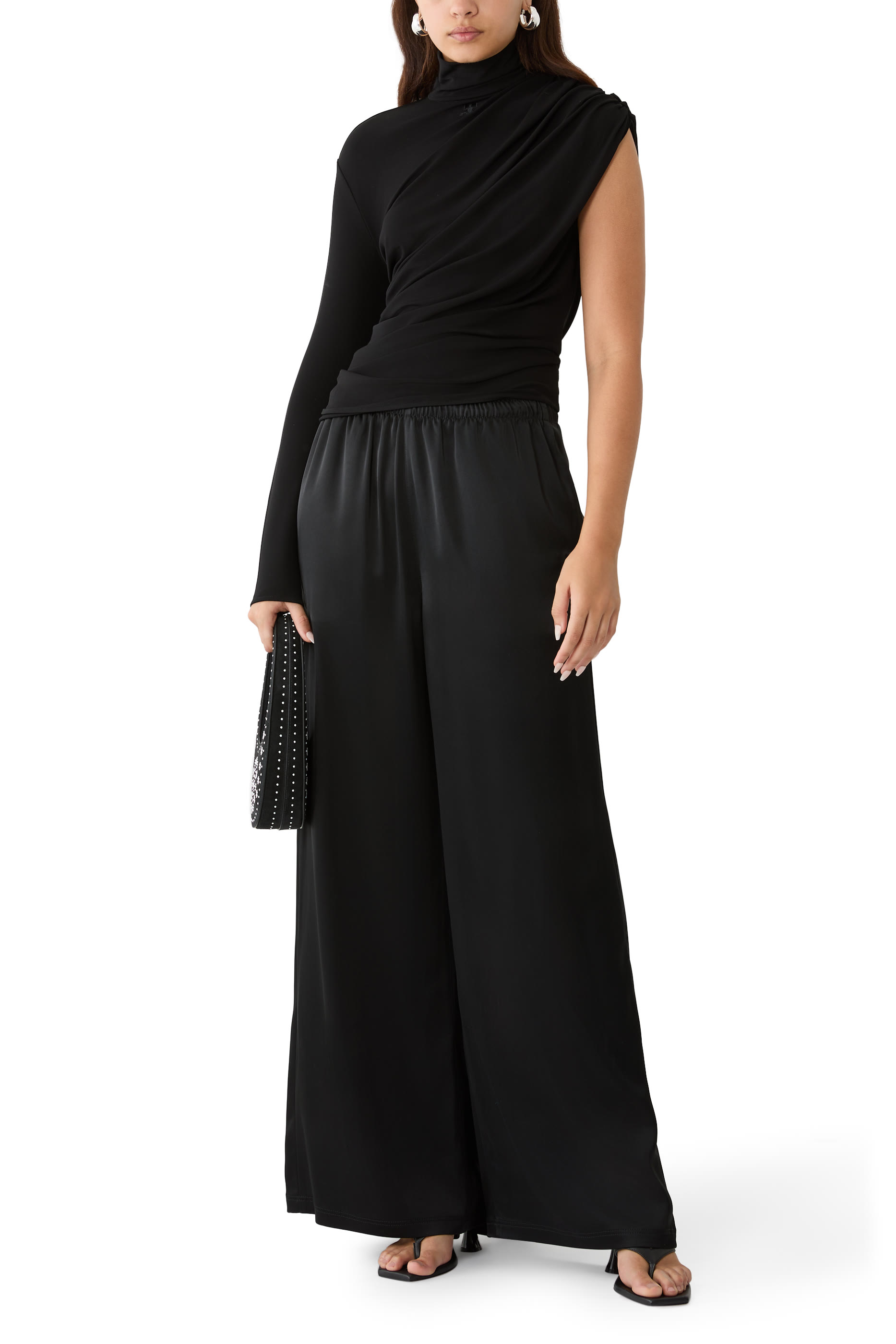 بنطال بقصة ساق واسعة وذيل ستان