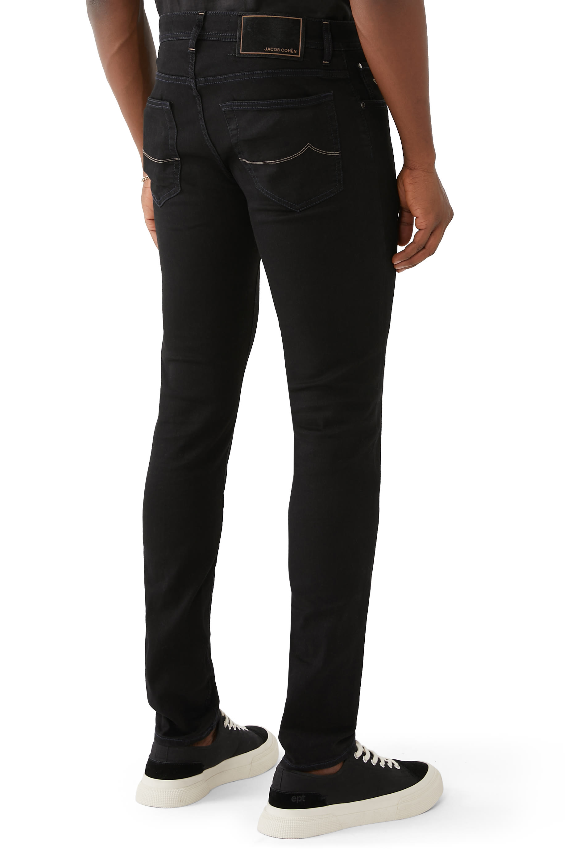 بنطال جينز نايك بقصة سليم