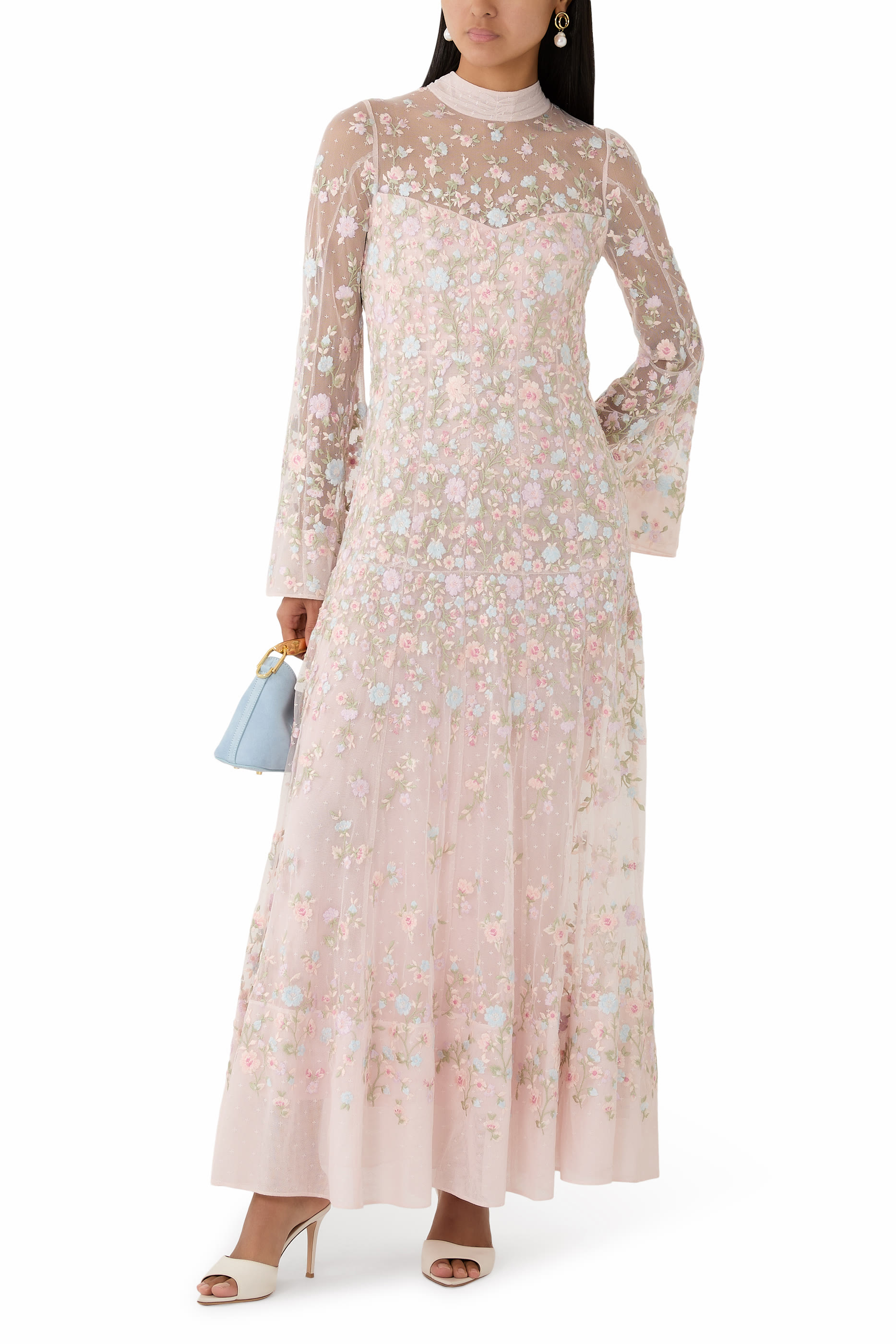 فستان سيلفيا طويل بتطريزات ورد بارزة الملمس