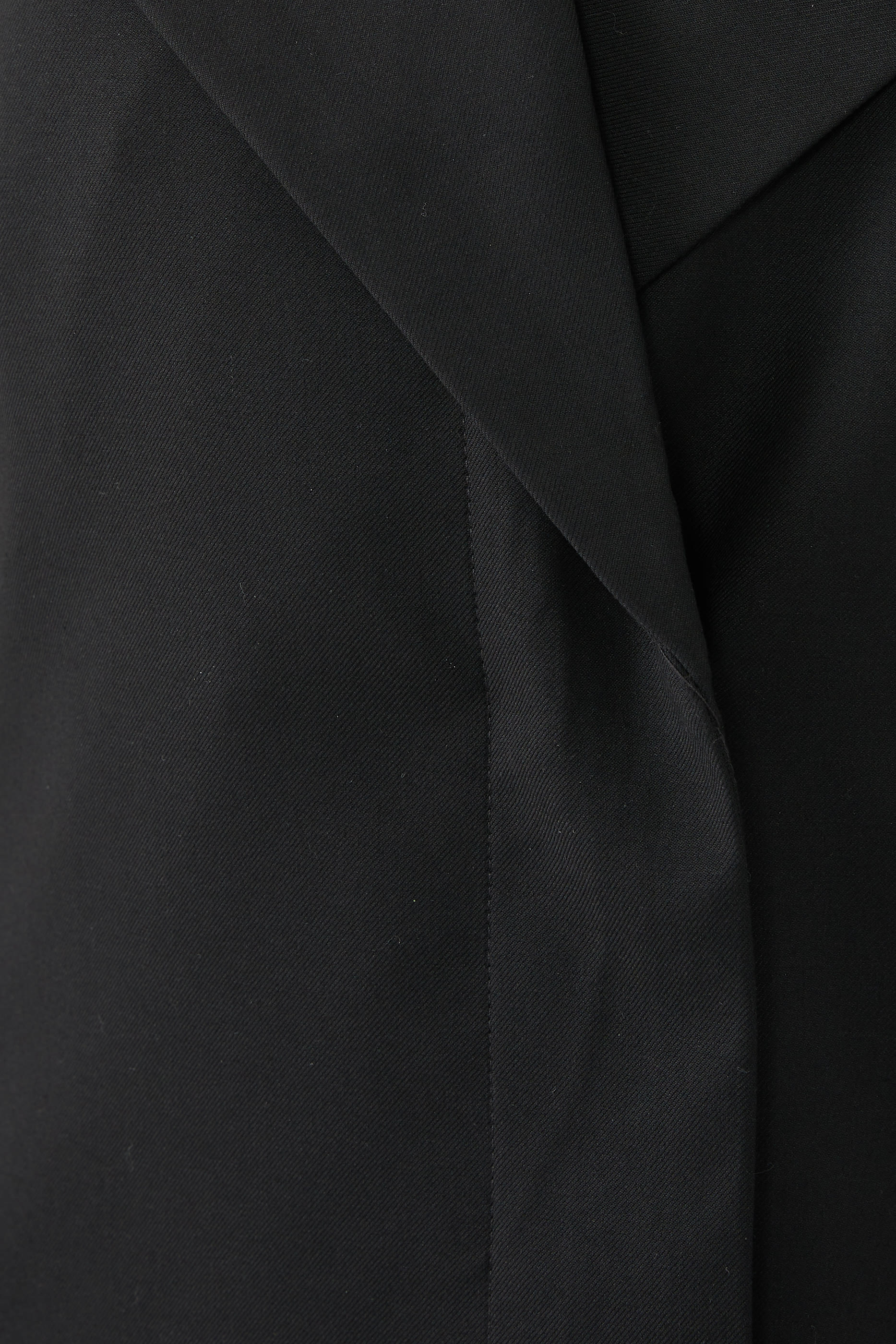 بليزر بقصة ضيقة