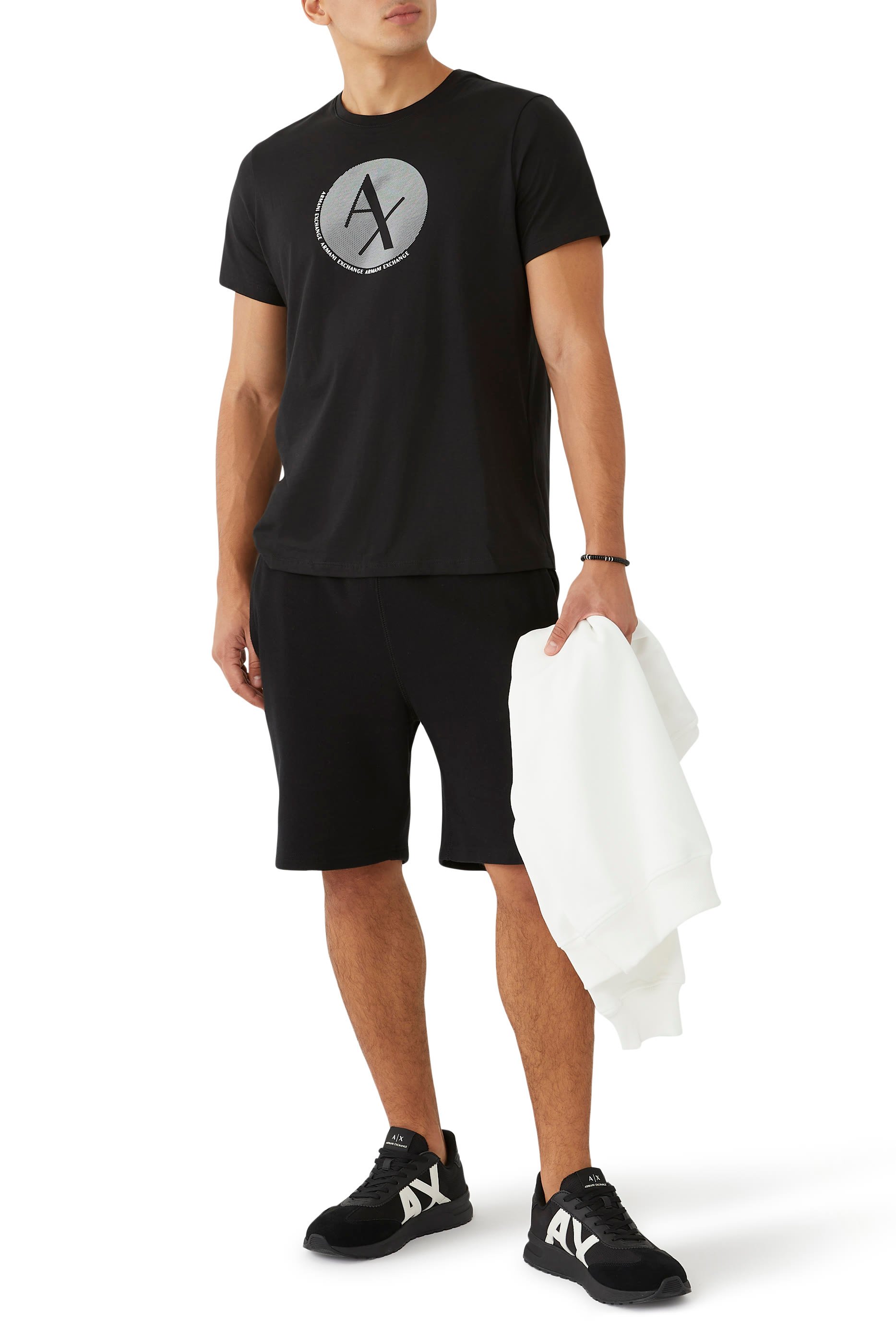 سنيكرز دوسلدورف بشعار الماركة