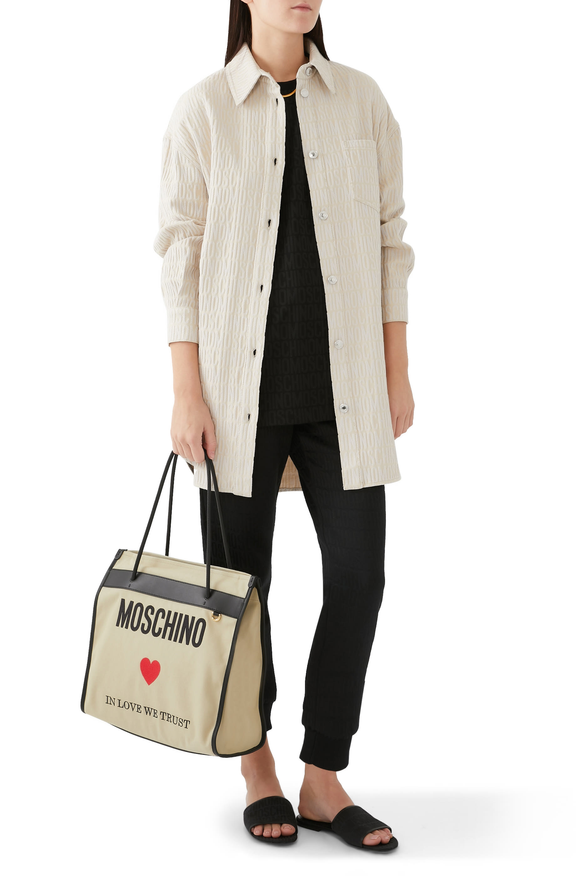 تيشيرت بطبعات شعار الماركة