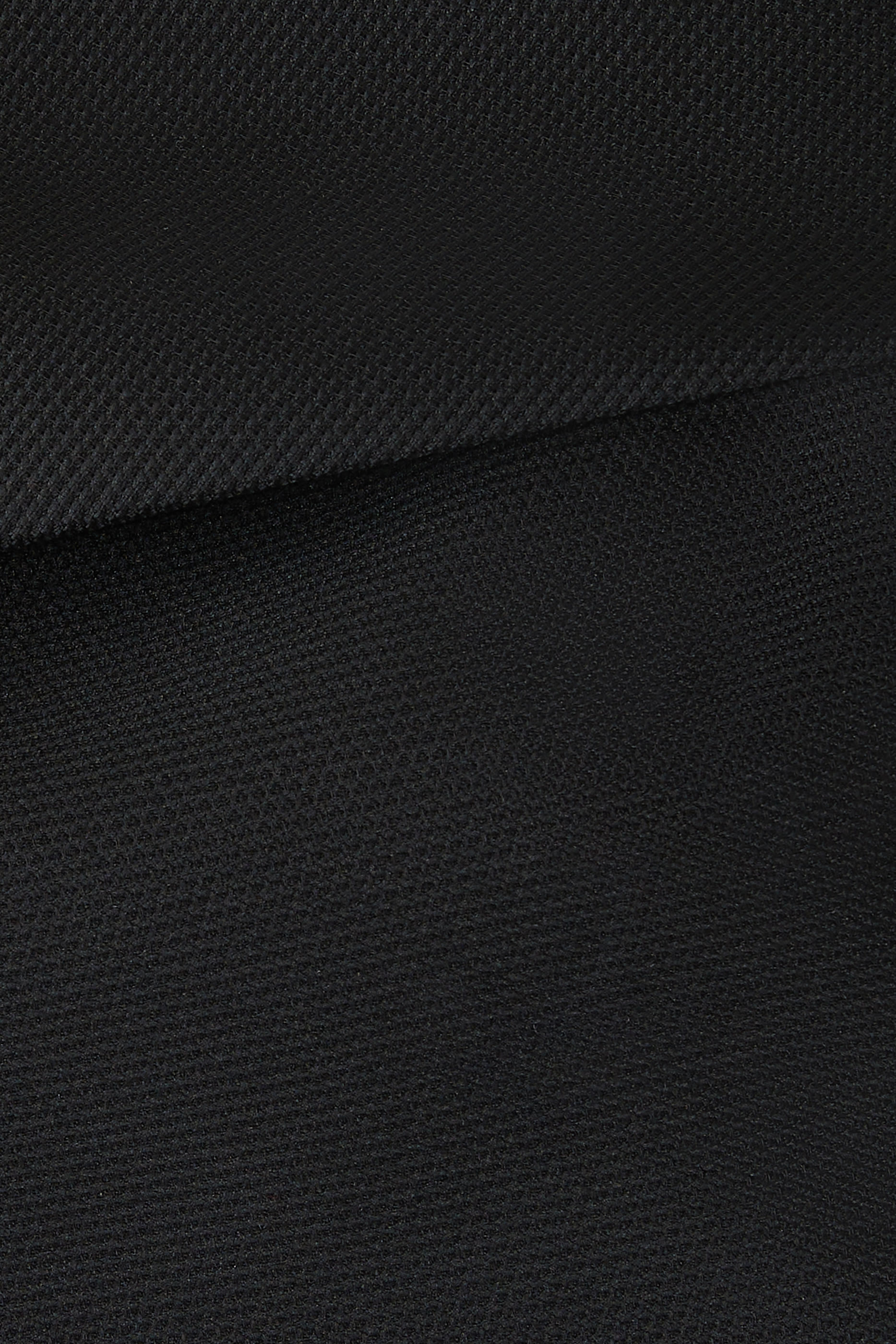 فستان ميكادو بيكيه بأكتاف مكشوفة وأكمام تول