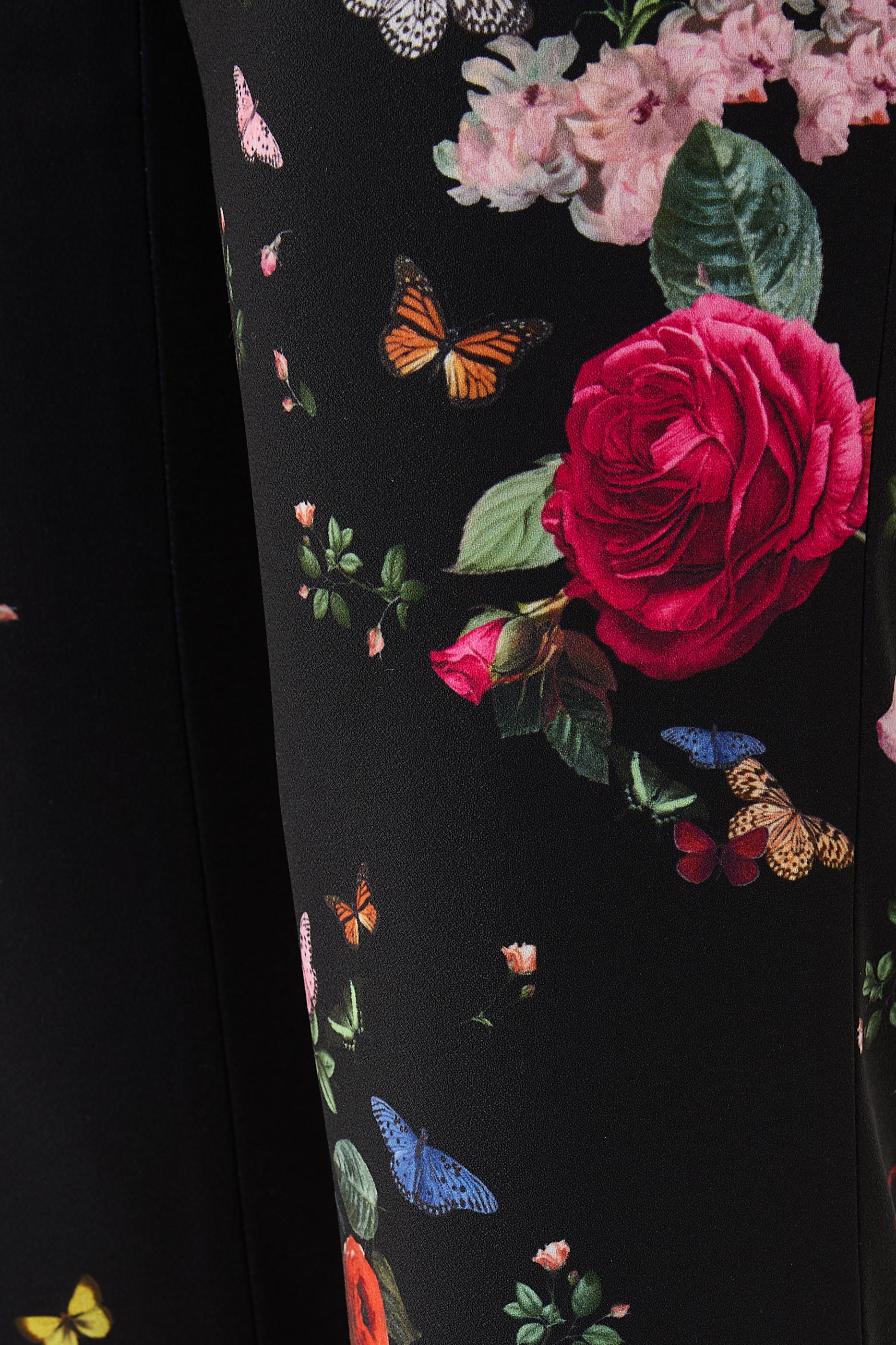 بنطال تيني بحافة واسعة