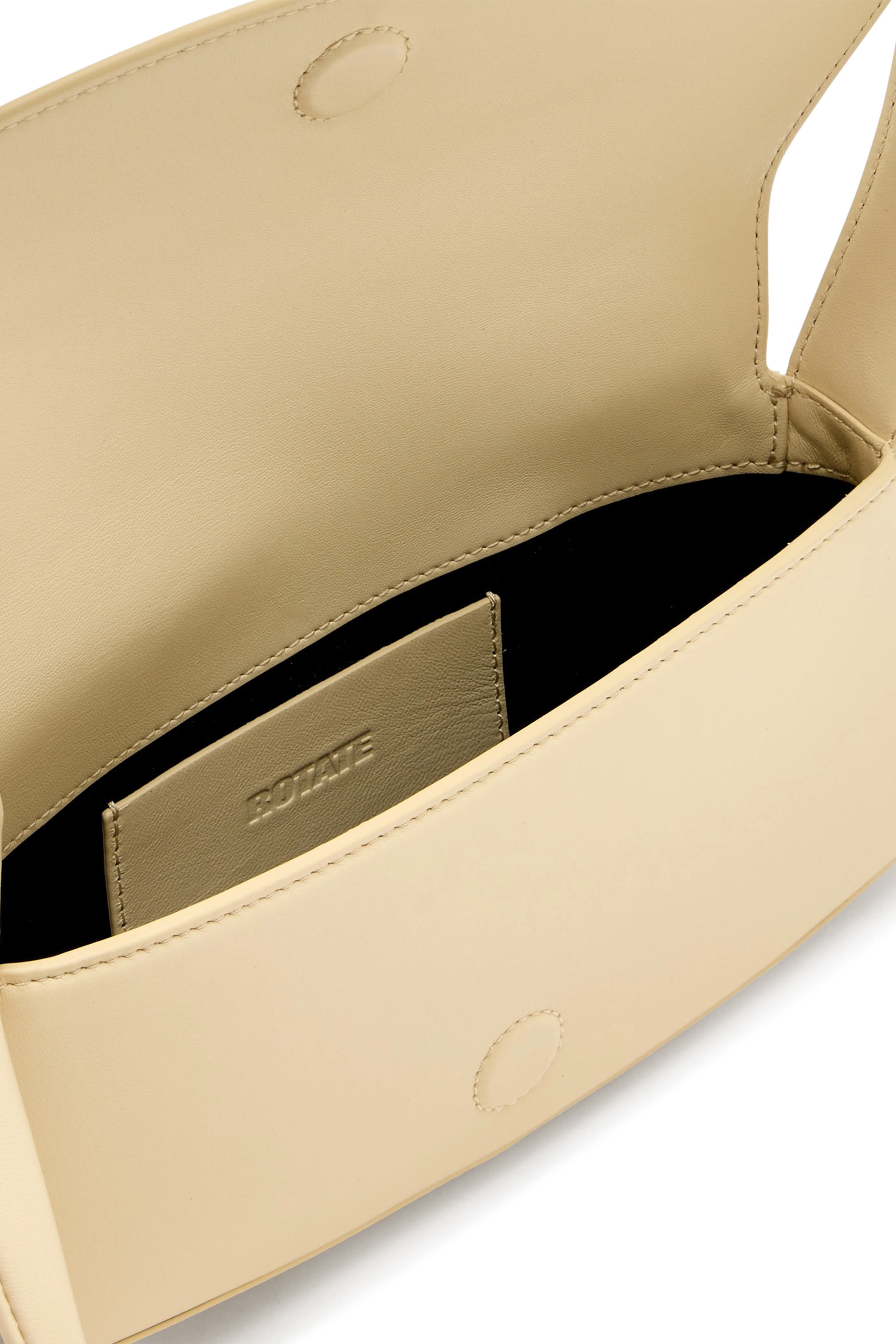 حقيبة بحمالة بتفاصيل عقدة جلد