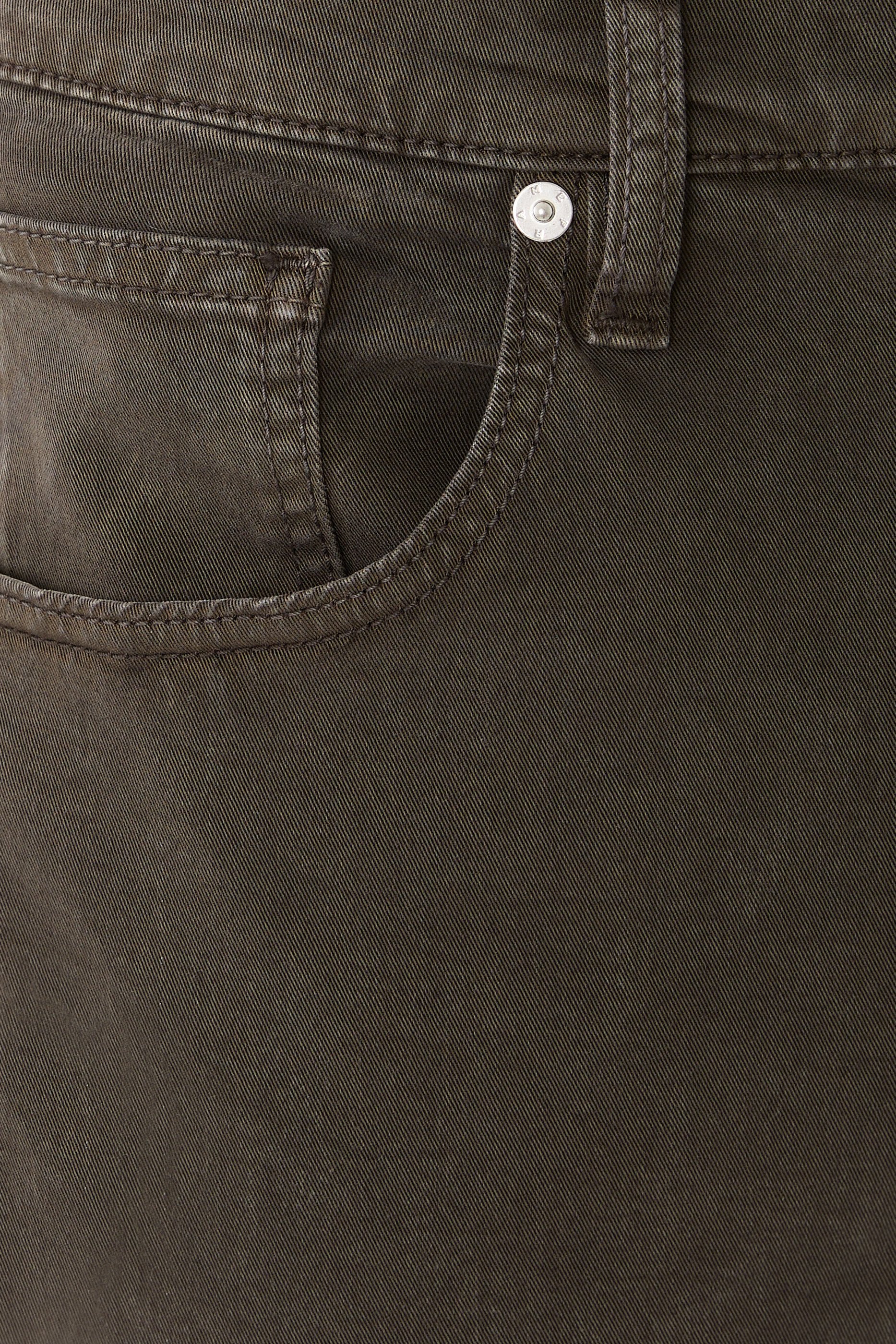 بنطال جينز مودرن بقصة ساق مستقيمة