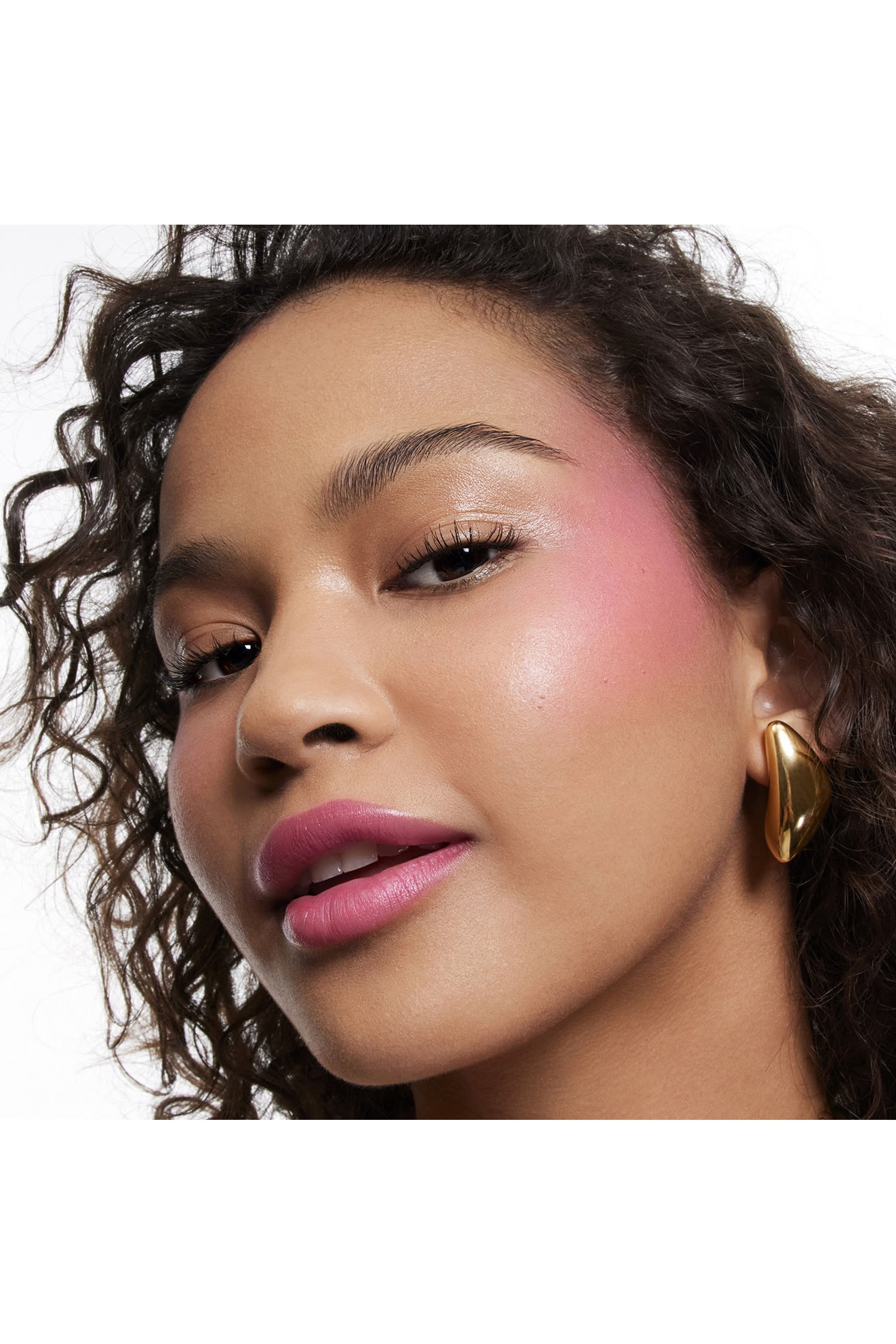 مجموعة هدايا أحمر خدود ستيك مرطب وملون بحجم للسفر لموسم الأعياد 2025