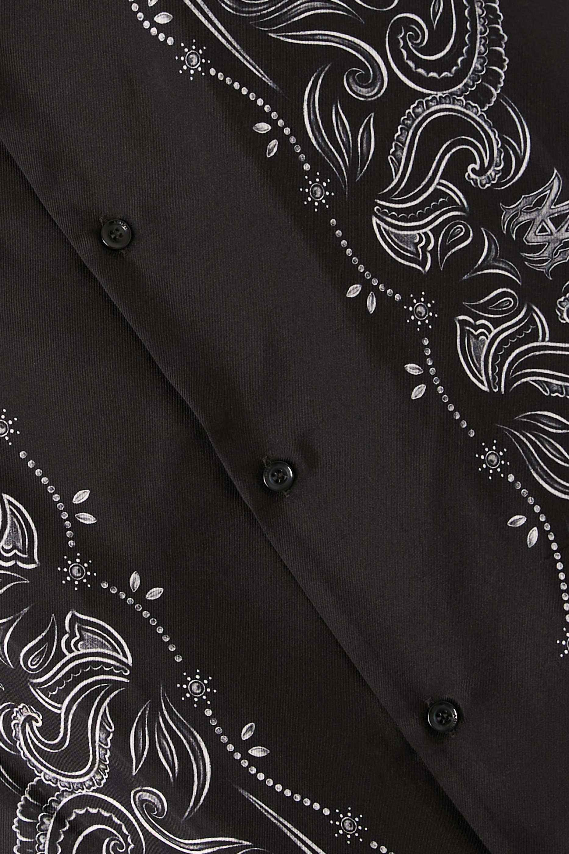 قميص بولينج بقصة فضفاضة ونقشة باندانا