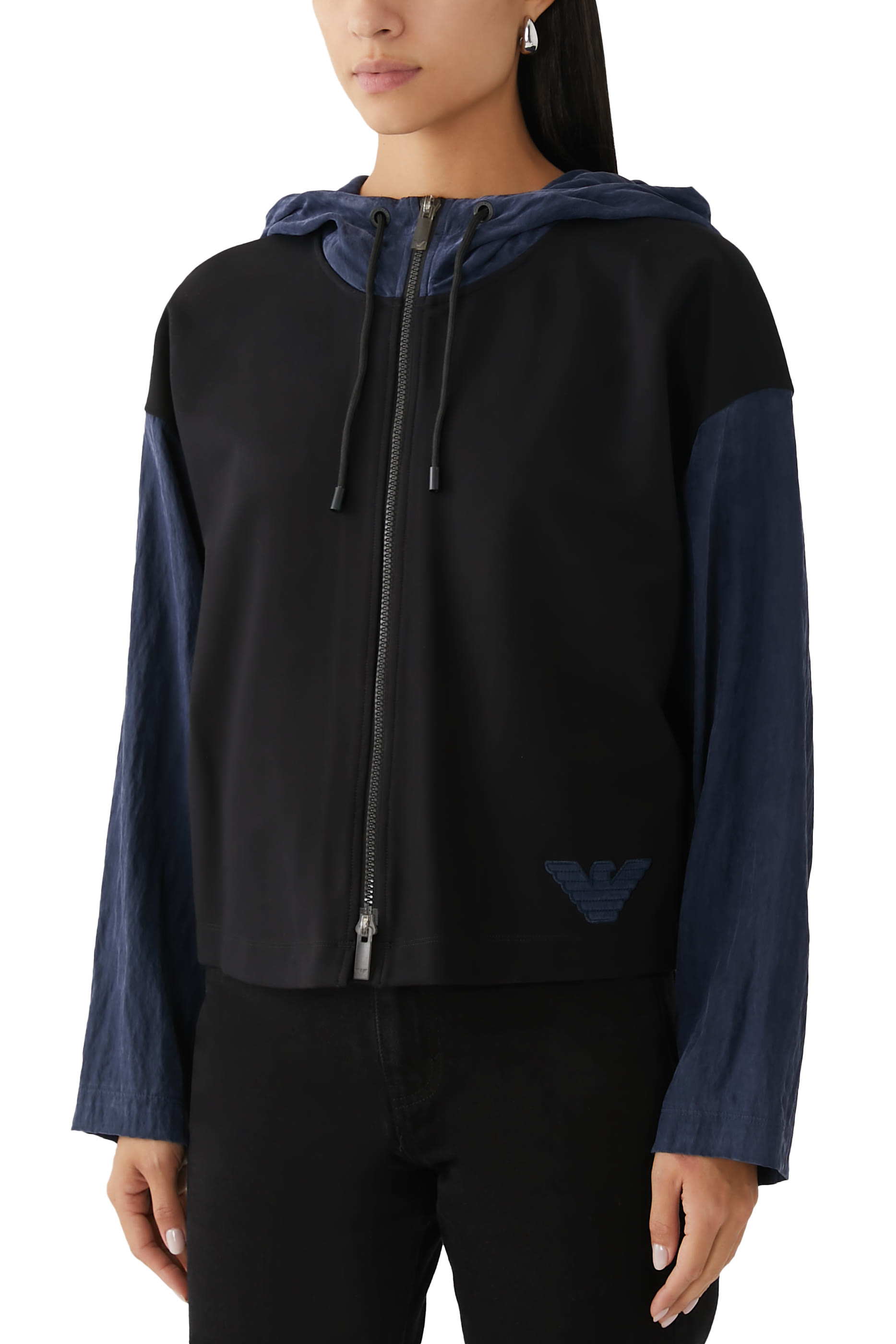 جاكيت مطرز بمزيج أقمشة