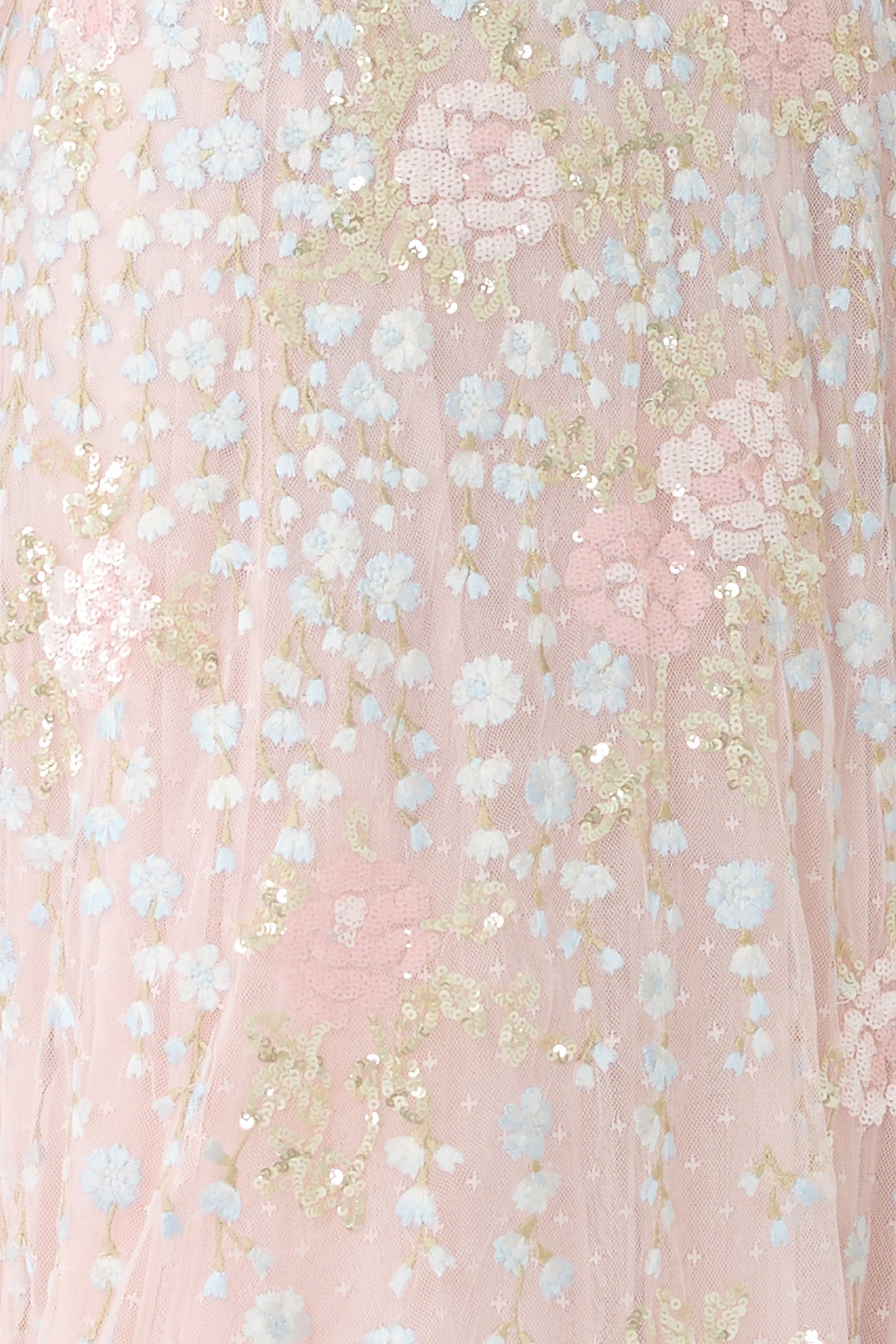 فستان كريسيدا بطول الكاحل مطرز بزهور بكاب