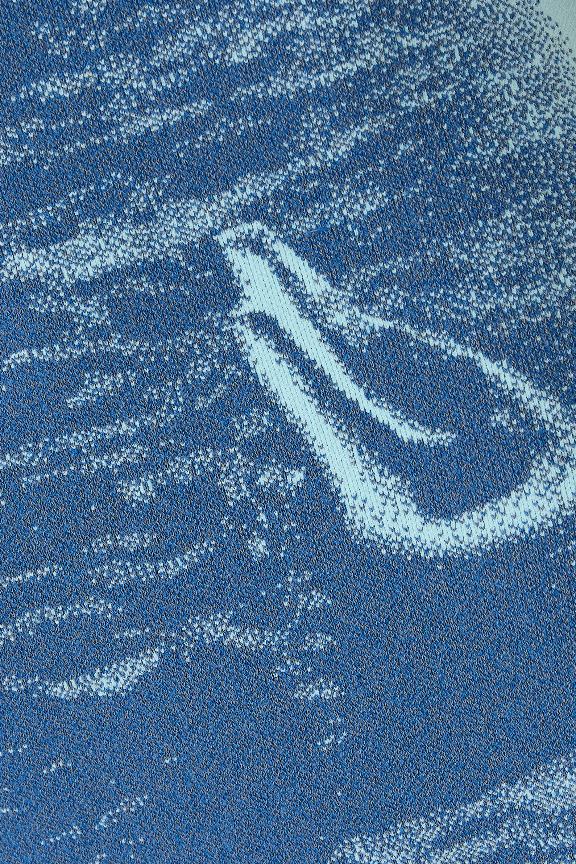 فستان بتصميم متموج  عاكس